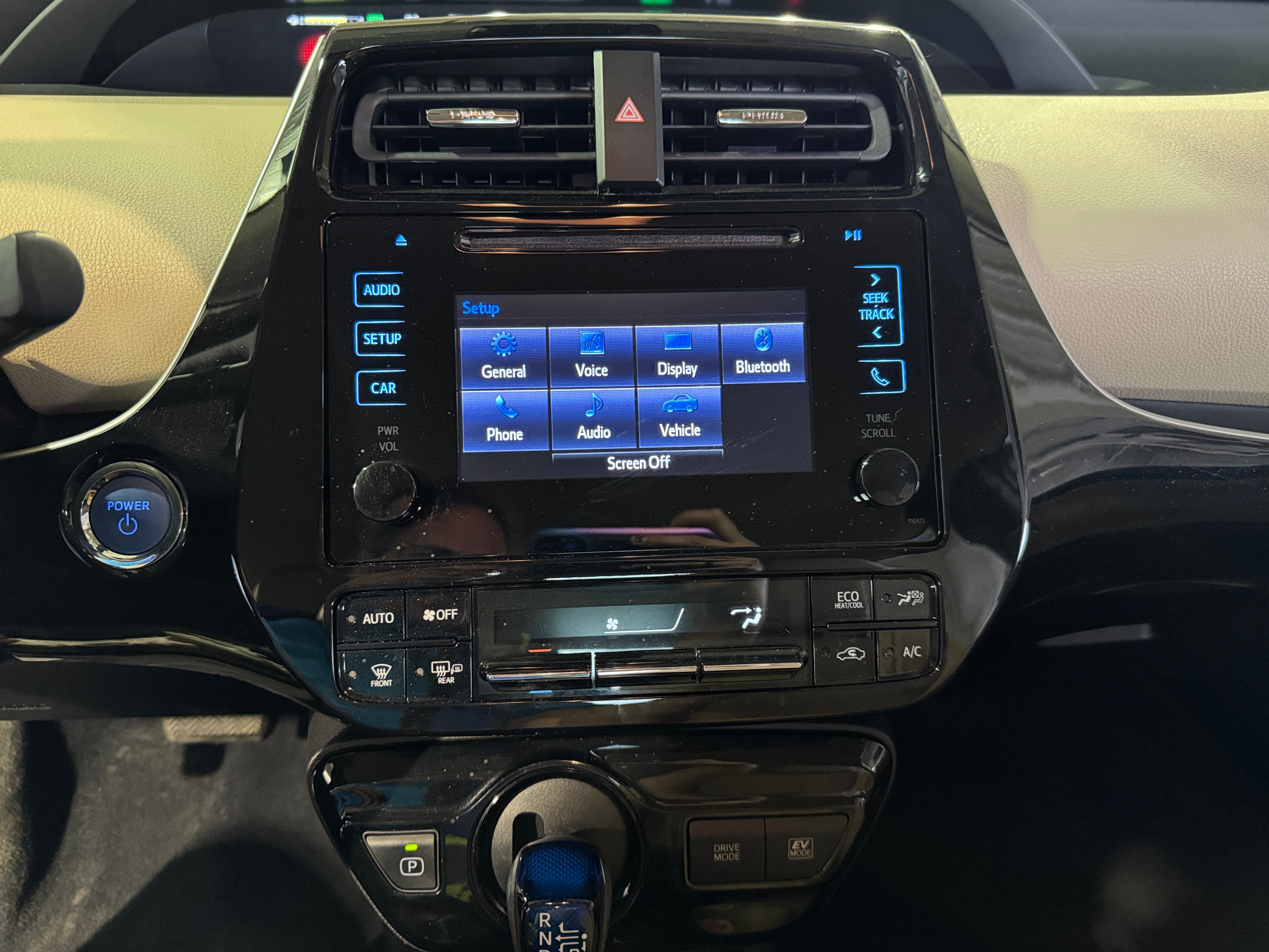 2019 Toyota Prius LE 4