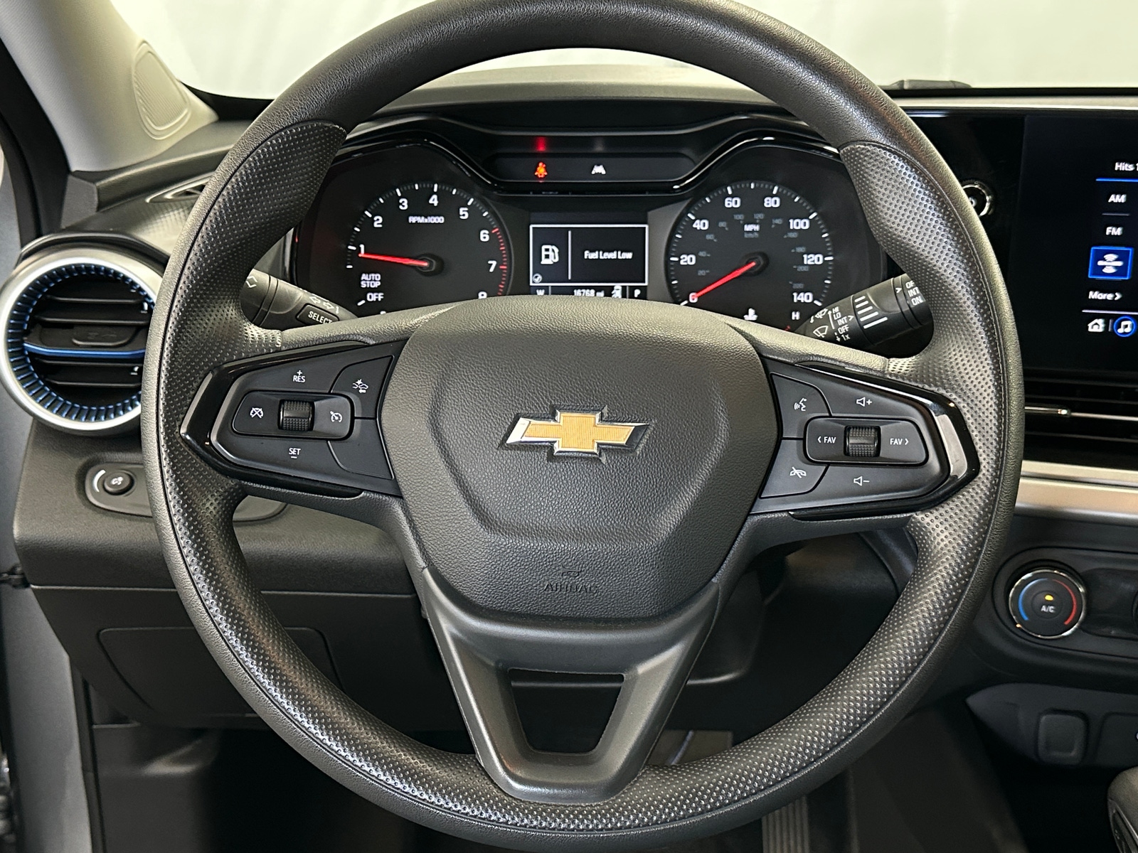 Thumbnail: 2024 Chevrolet Trax - 5