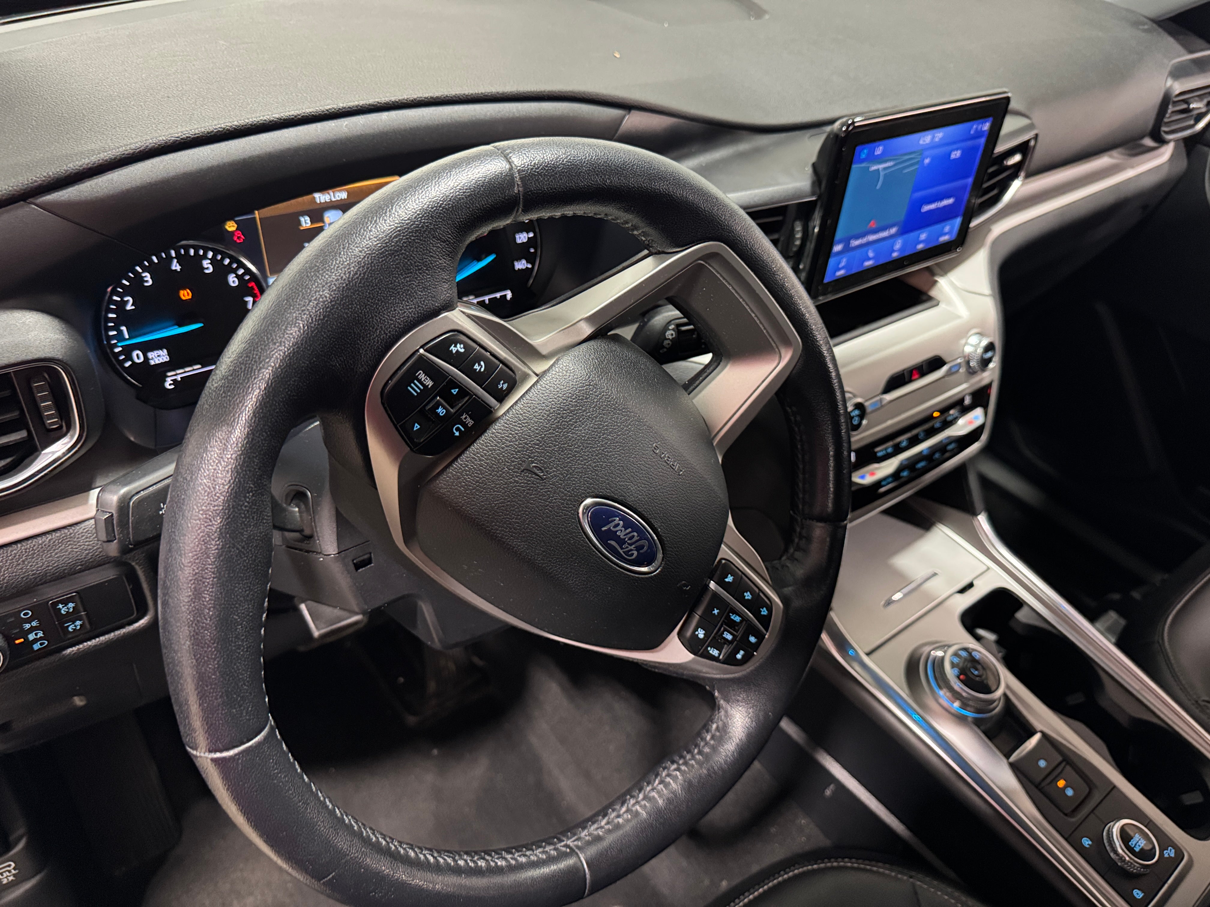 2021 Ford Explorer XLT 2