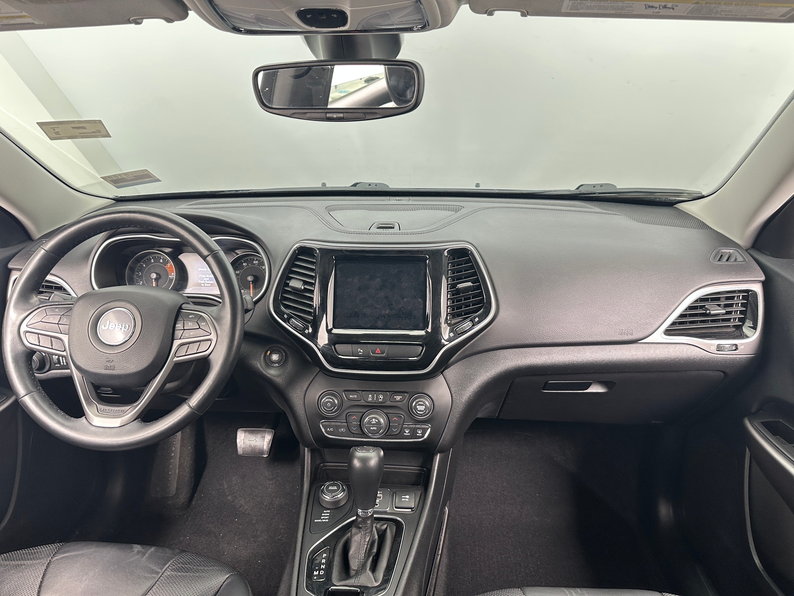 Thumbnail: 2019 Jeep Cherokee - 3