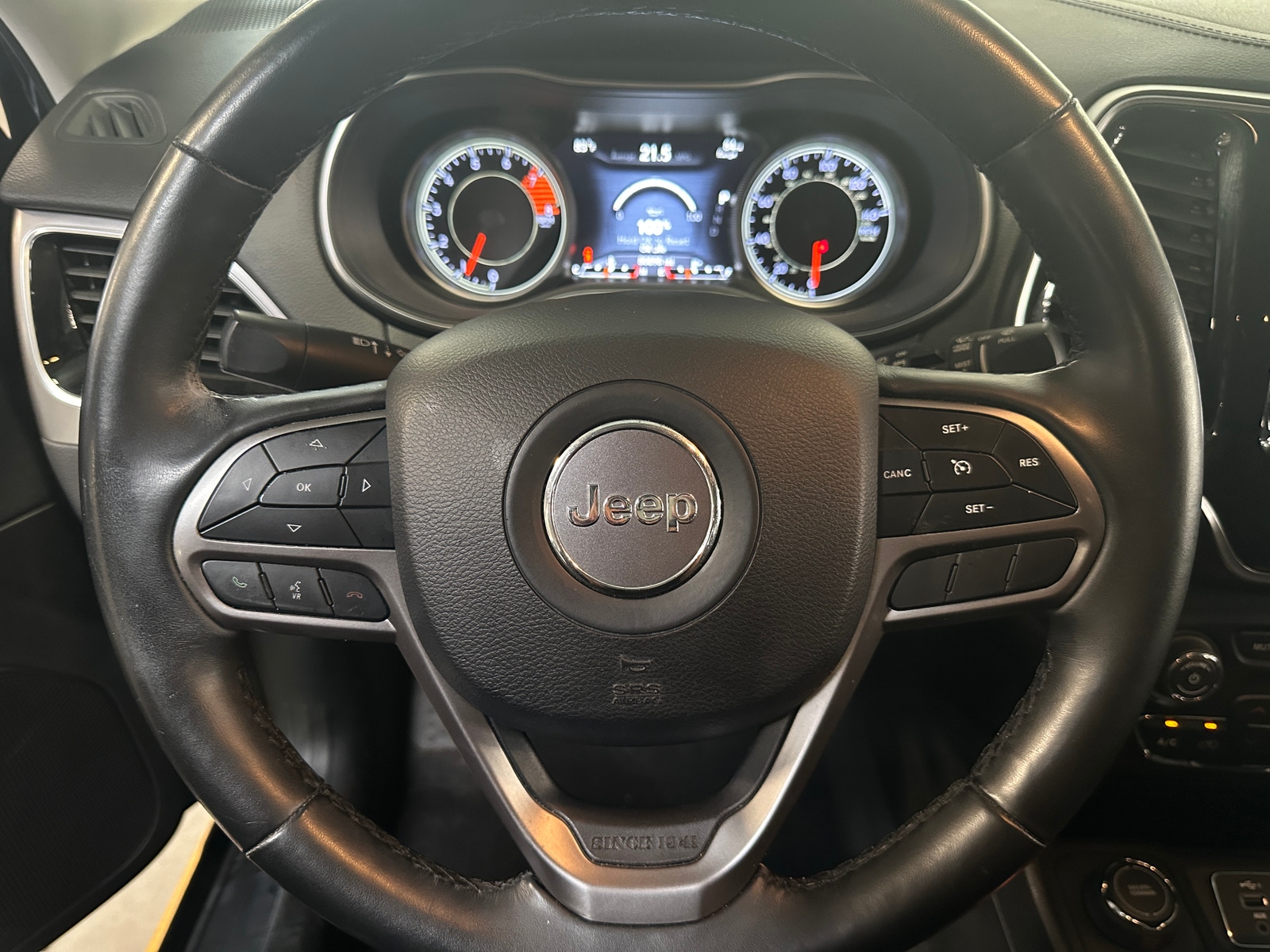 Thumbnail: 2019 Jeep Cherokee - 5