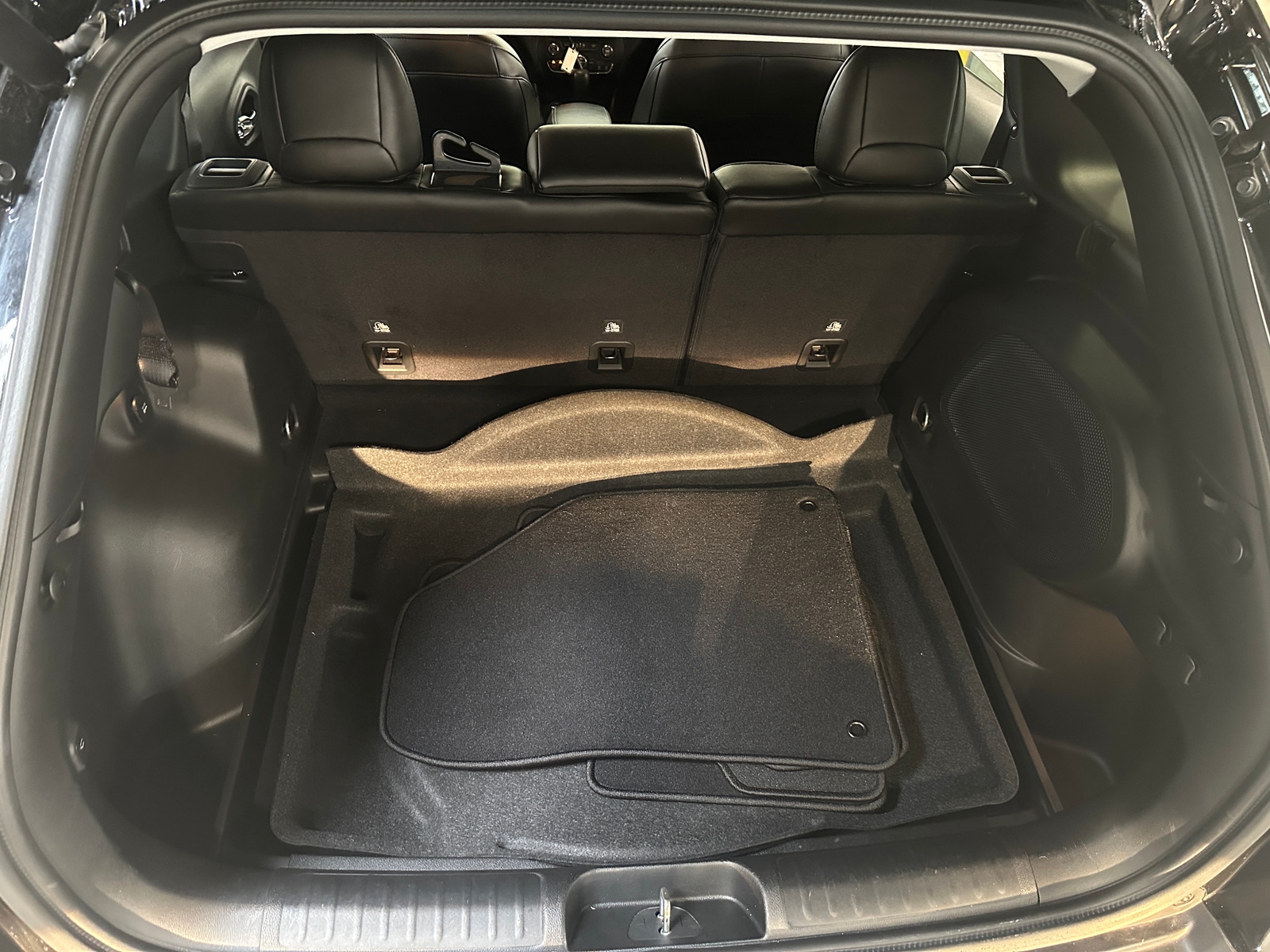 Thumbnail: 2019 Jeep Cherokee - 7