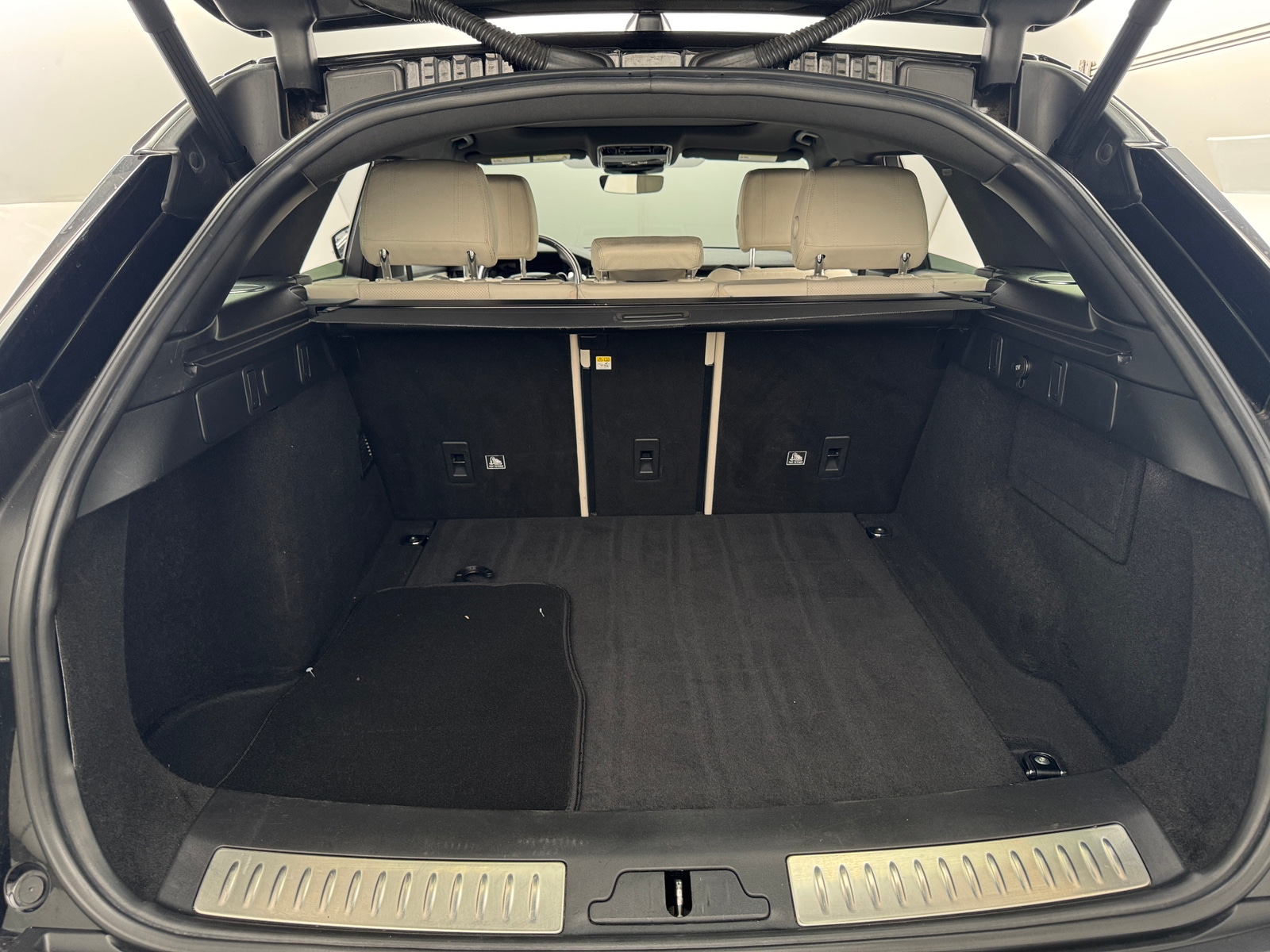 Thumbnail: 2019 Land Rover Range Rover Velar - 6