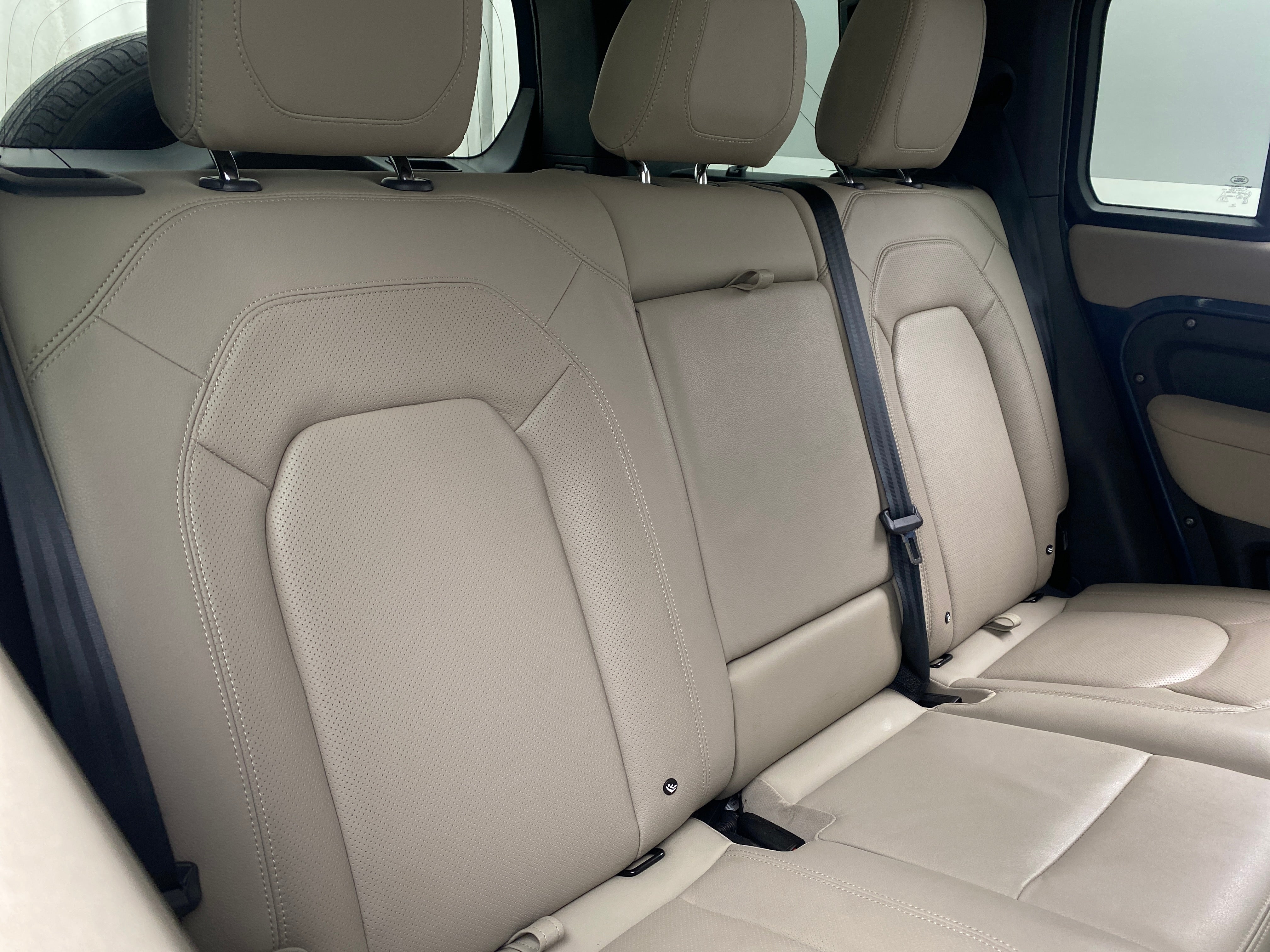 Thumbnail: 2023 Land Rover Defender - 5