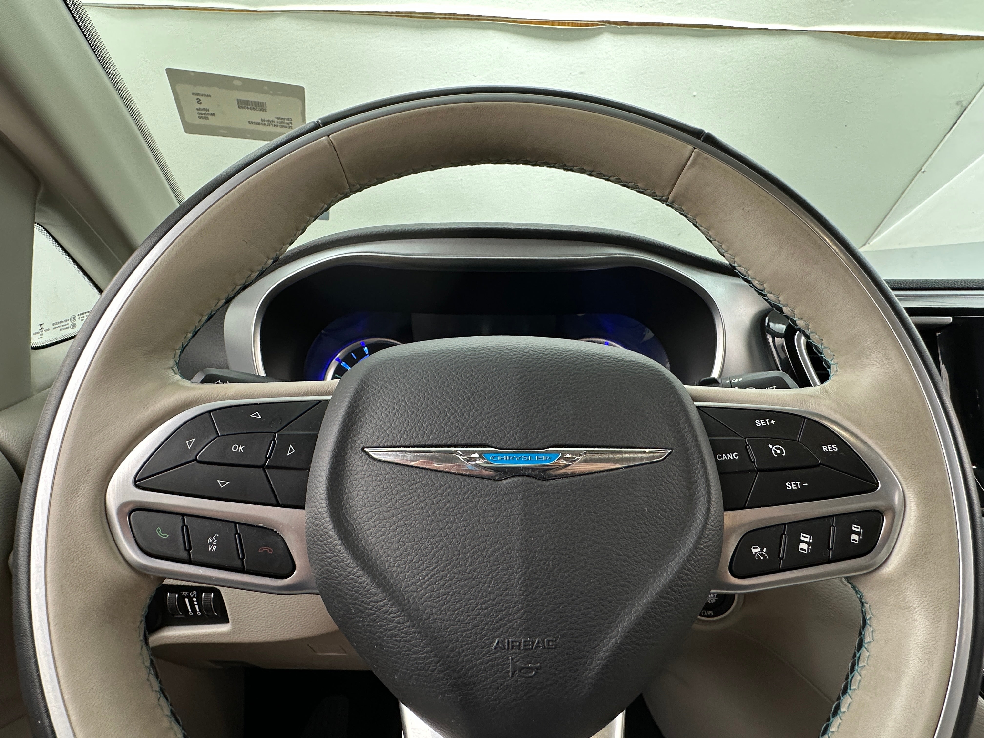 2020 Chrysler Pacifica Hybrid Limited 4