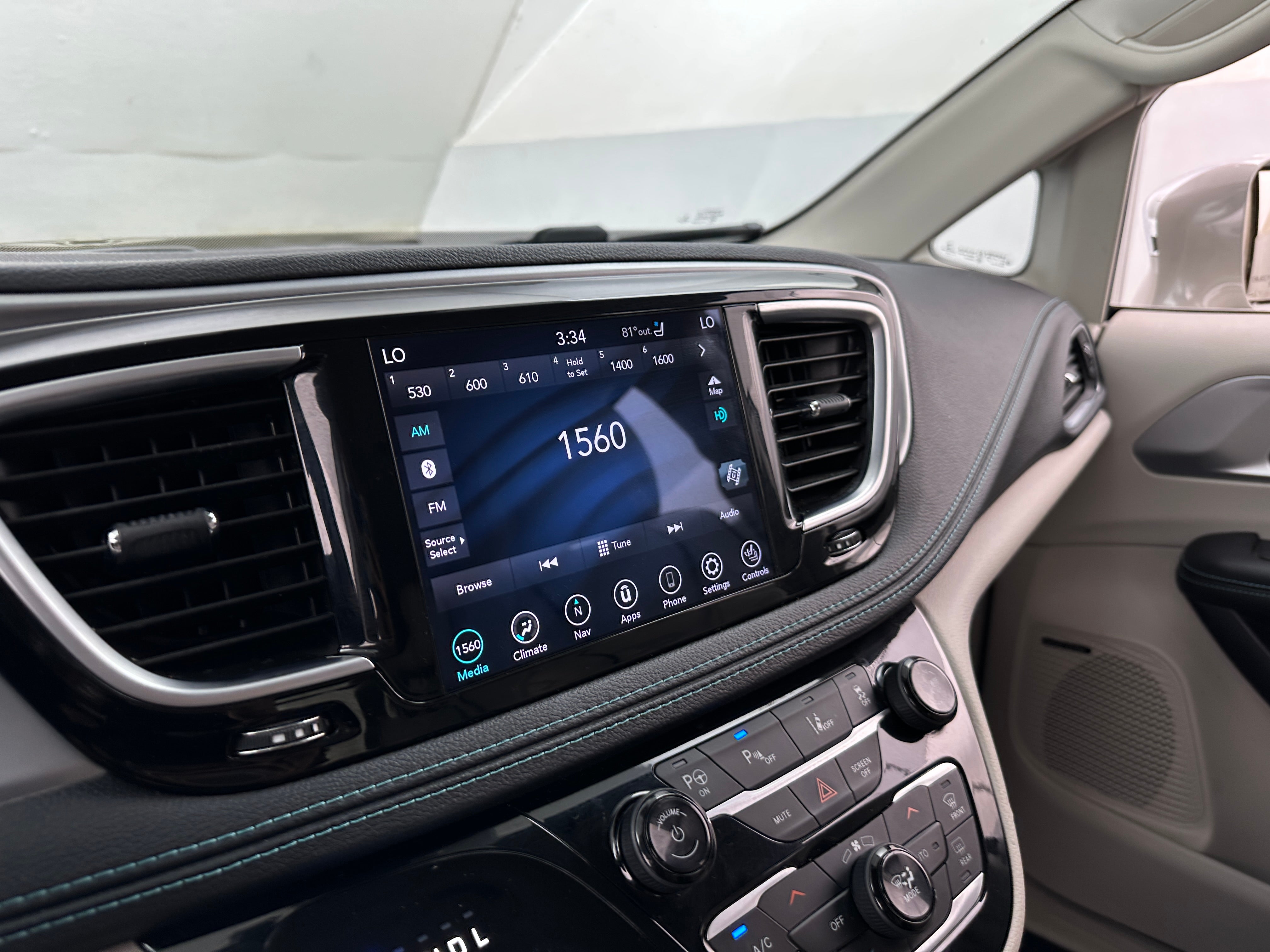 2020 Chrysler Pacifica Hybrid Limited 3