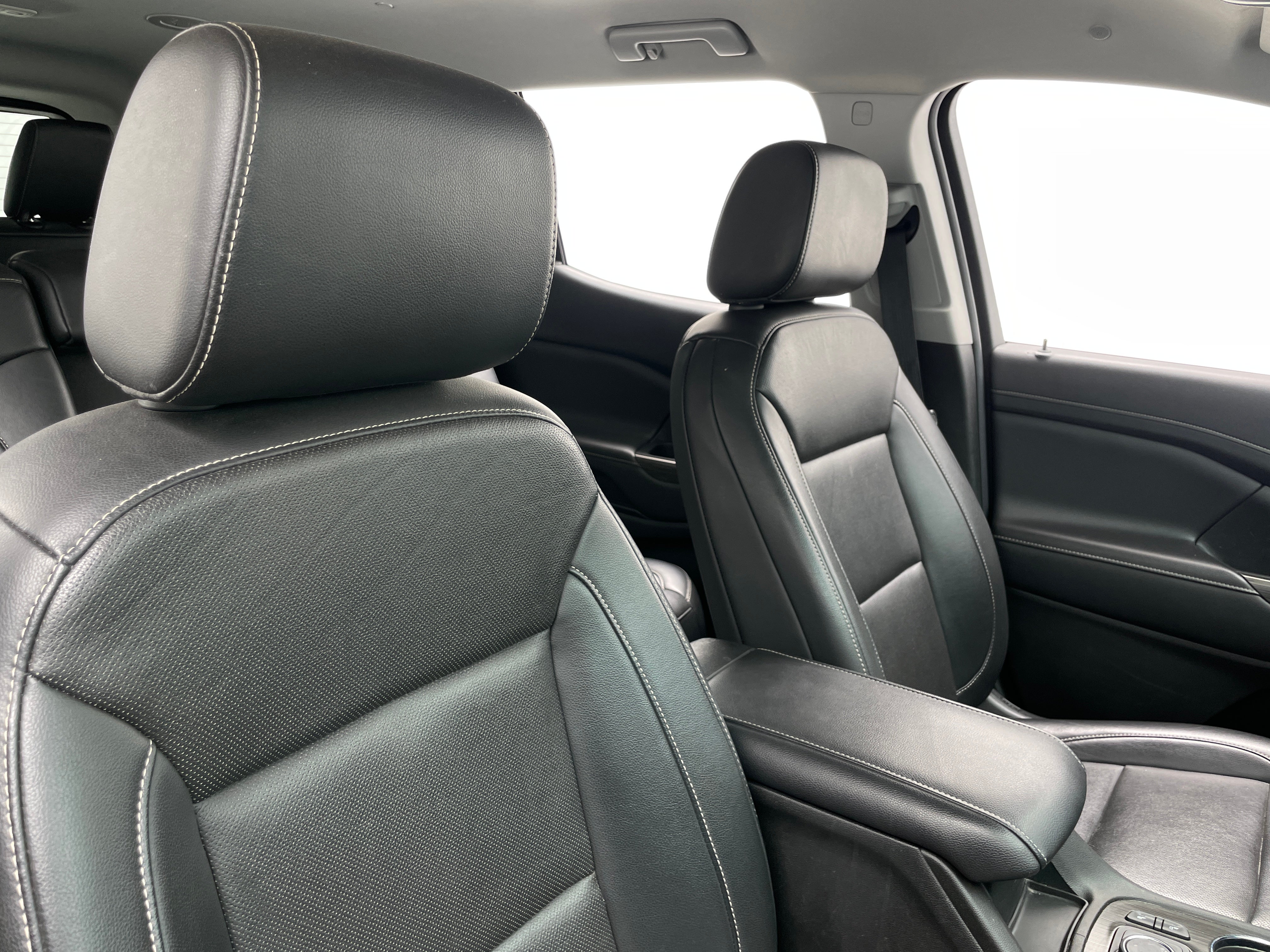2023 GMC Acadia SLT 2