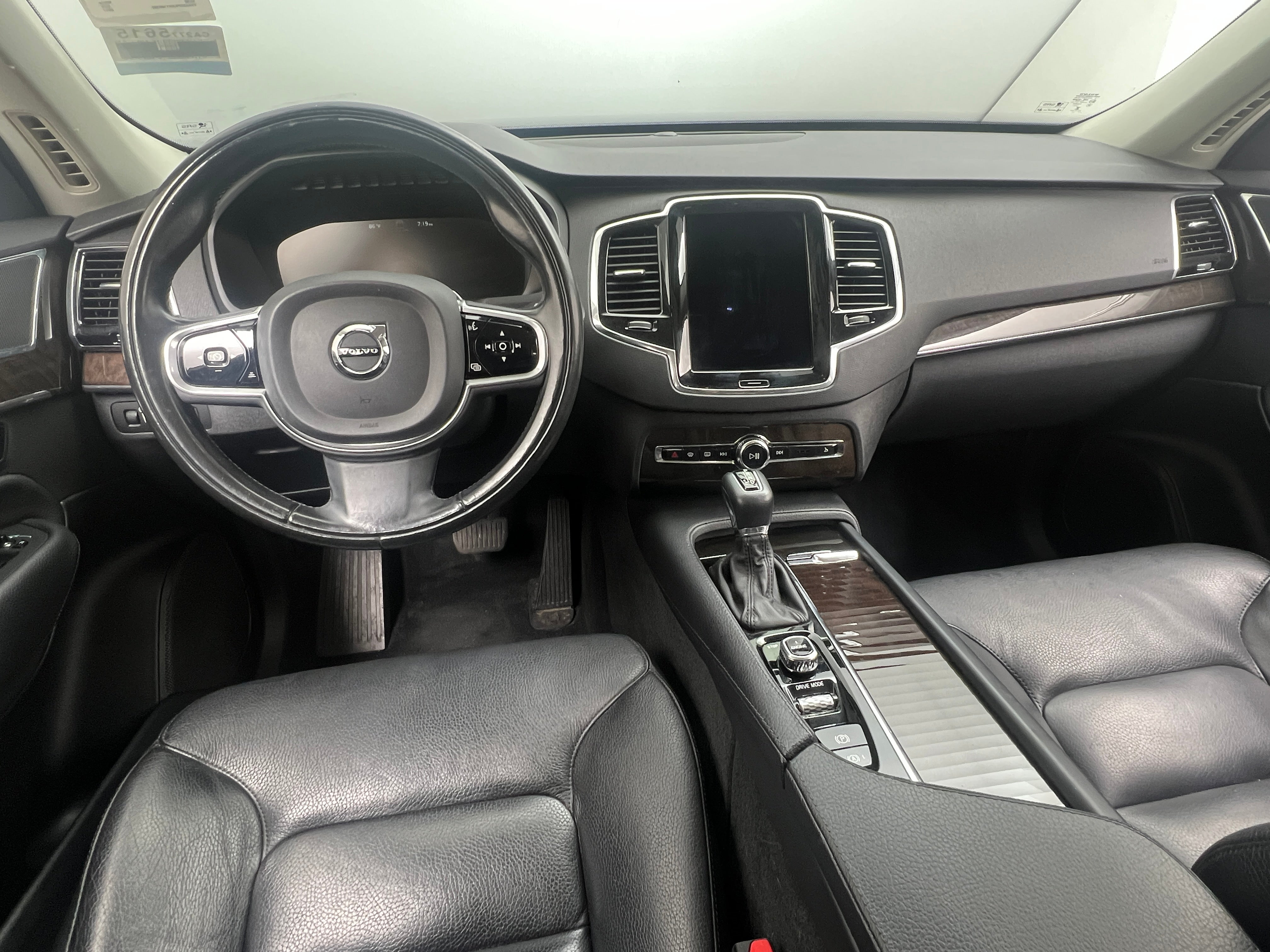 2017 Volvo XC90 T6 Momentum 2