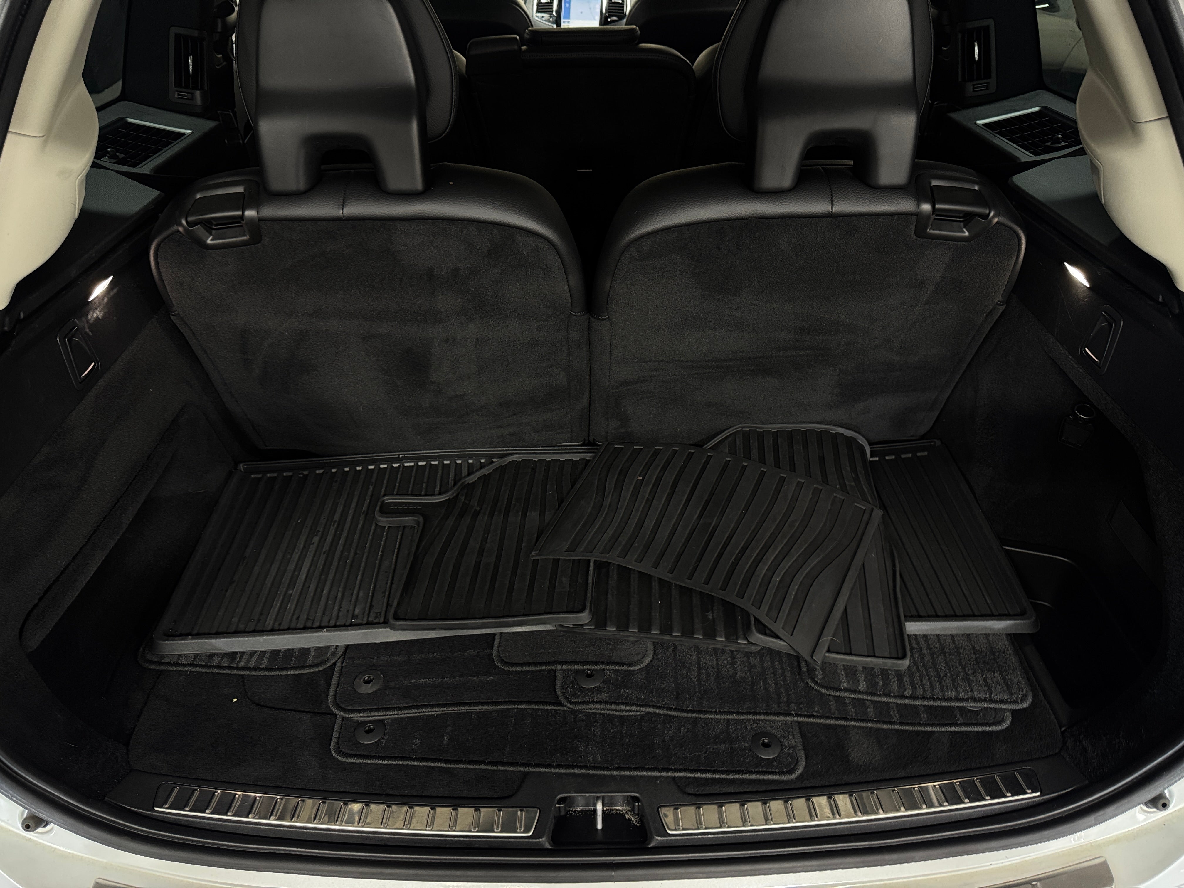 2017 Volvo XC90 T6 Momentum 6