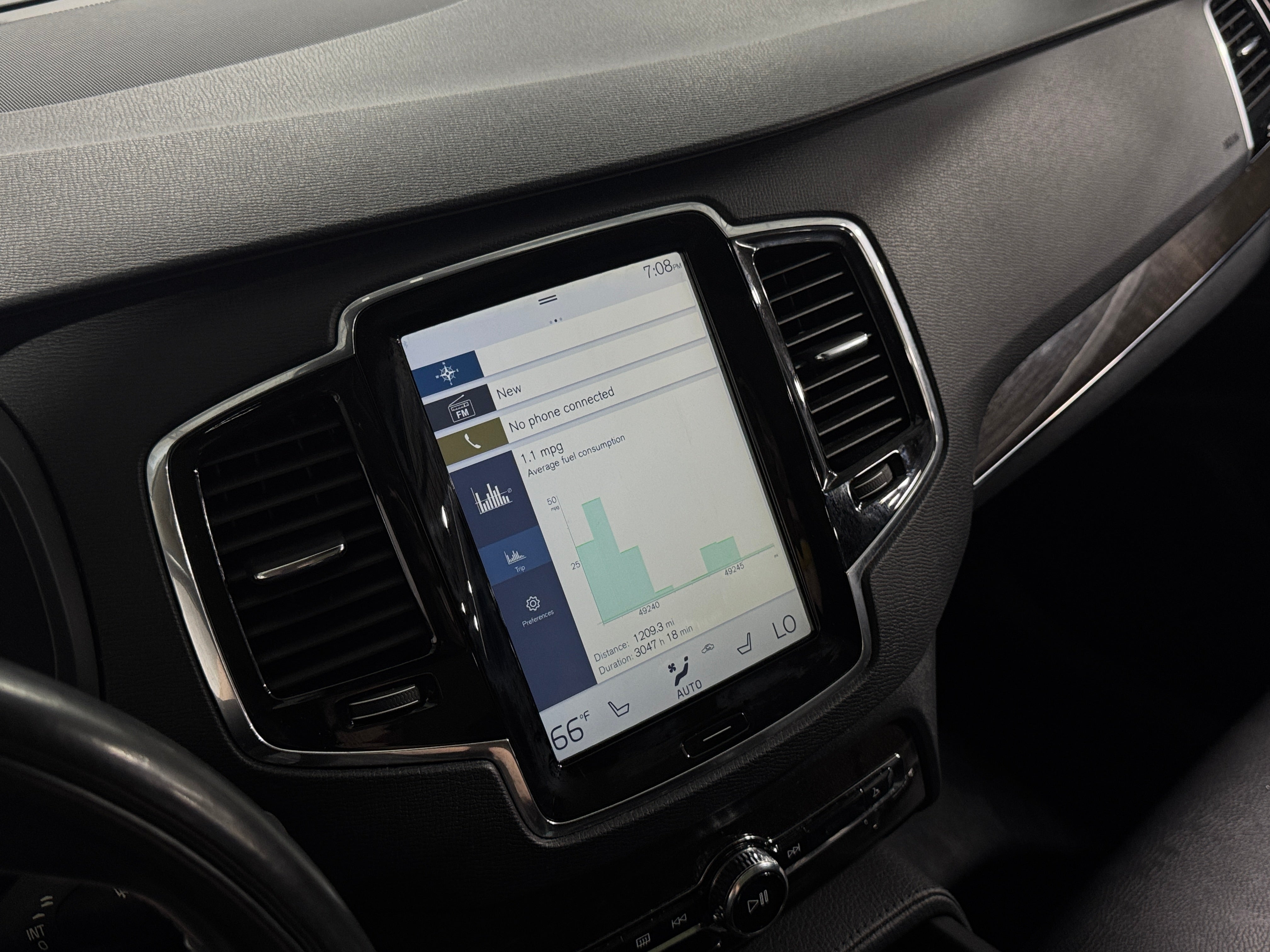 2017 Volvo XC90 T6 Momentum 3