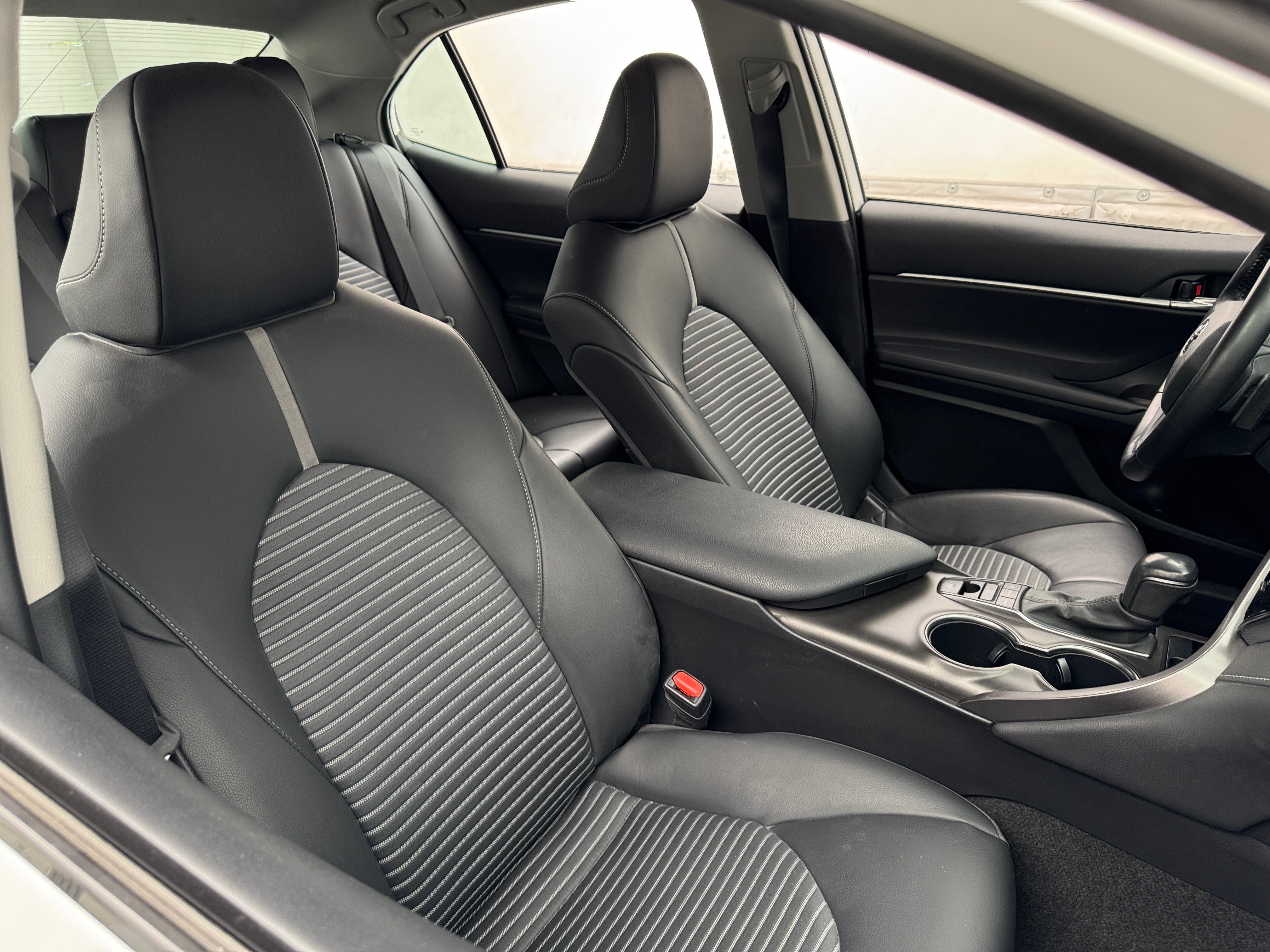 2023 Toyota Camry SE 2
