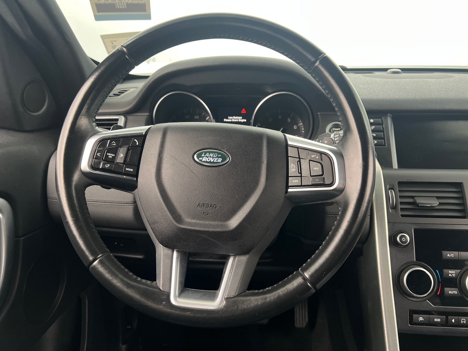 Thumbnail: 2016 Land Rover Discovery Sport - 4