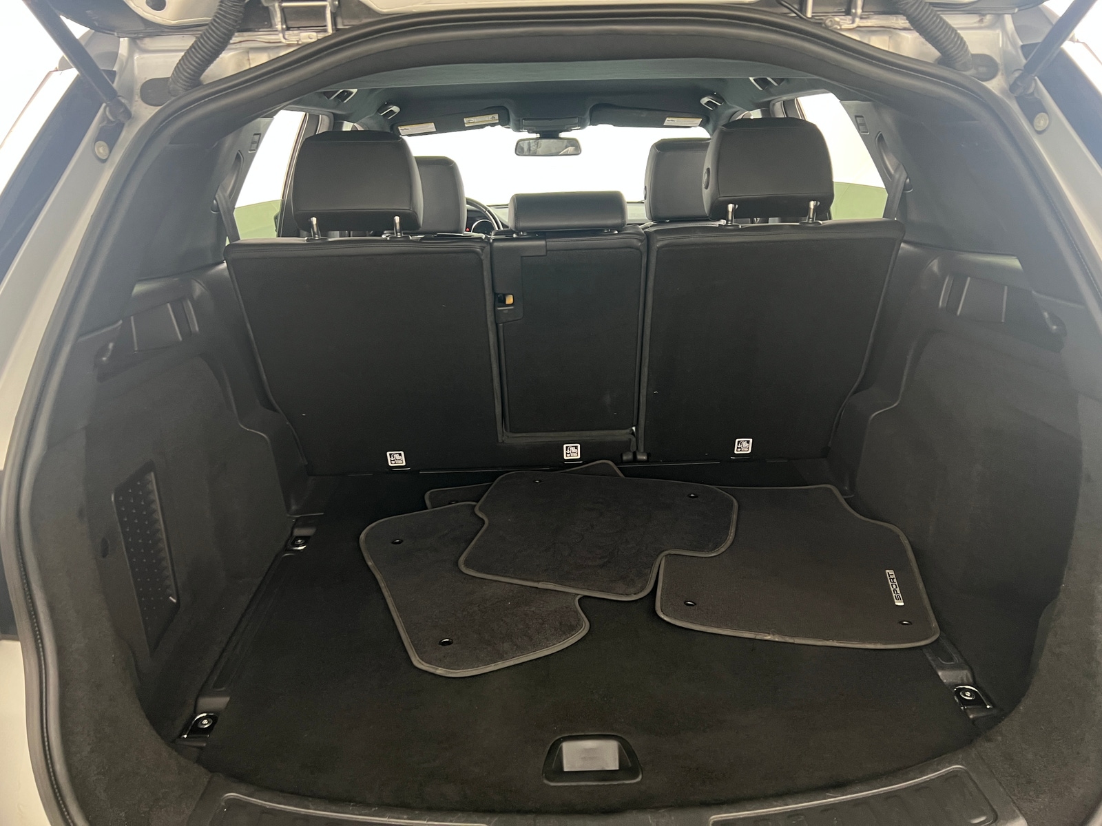 Thumbnail: 2016 Land Rover Discovery Sport - 6