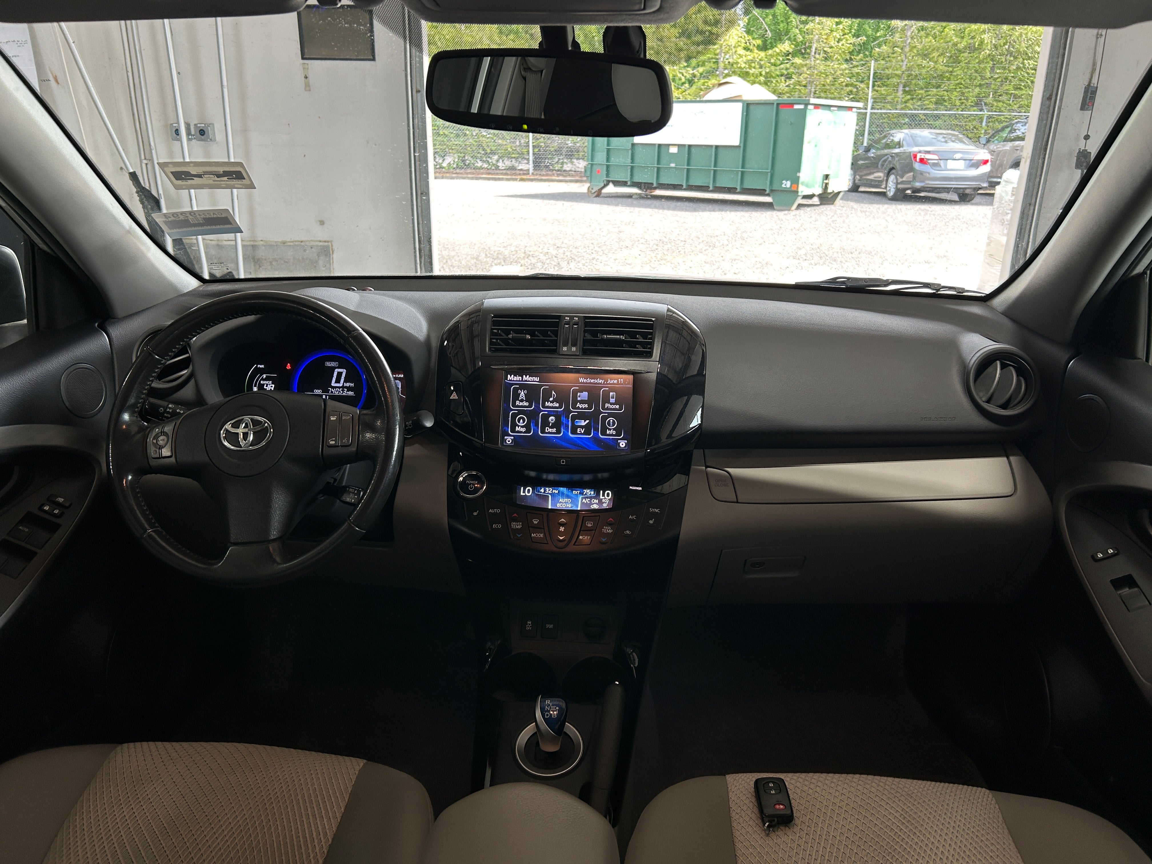 2014 Toyota RAV4 EV 3