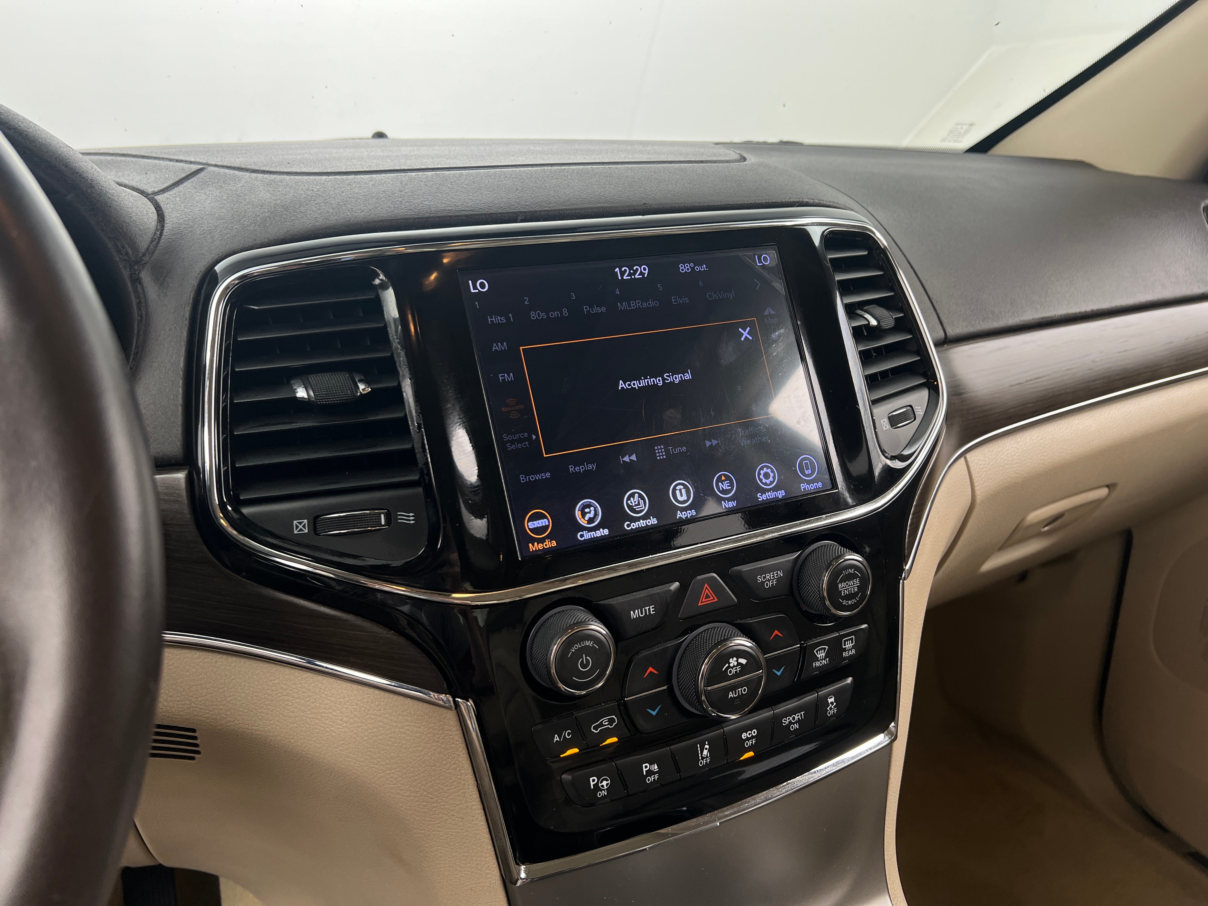 2020 Jeep Grand Cherokee Overland 3