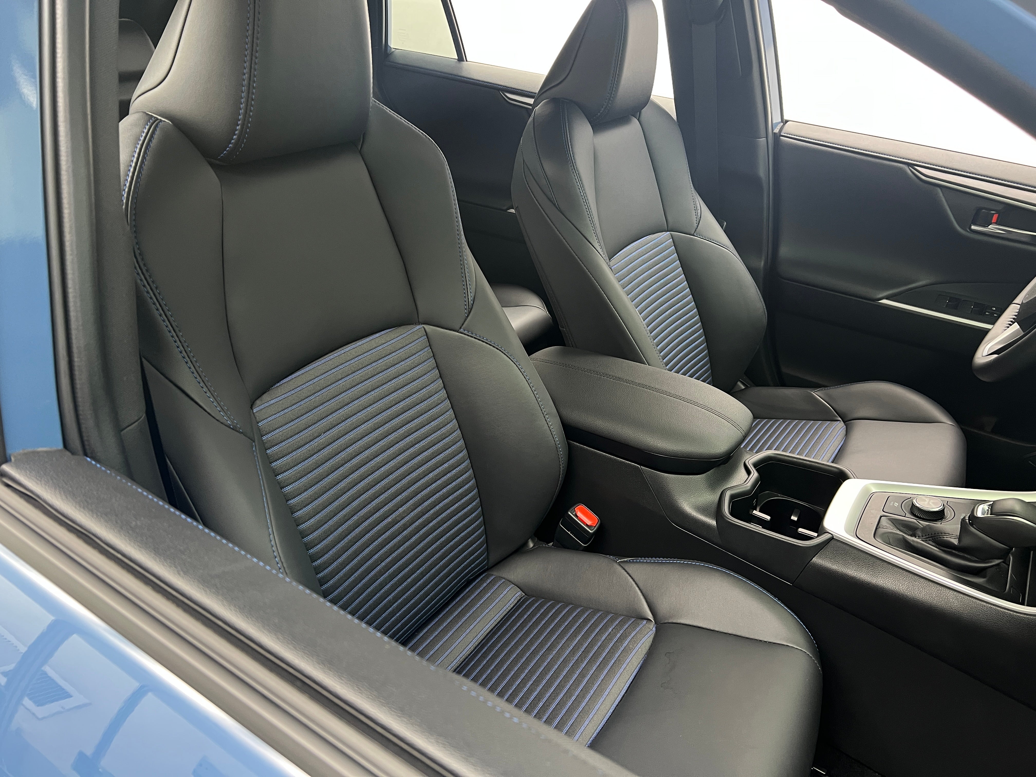 2024 Toyota RAV4 XSE 2