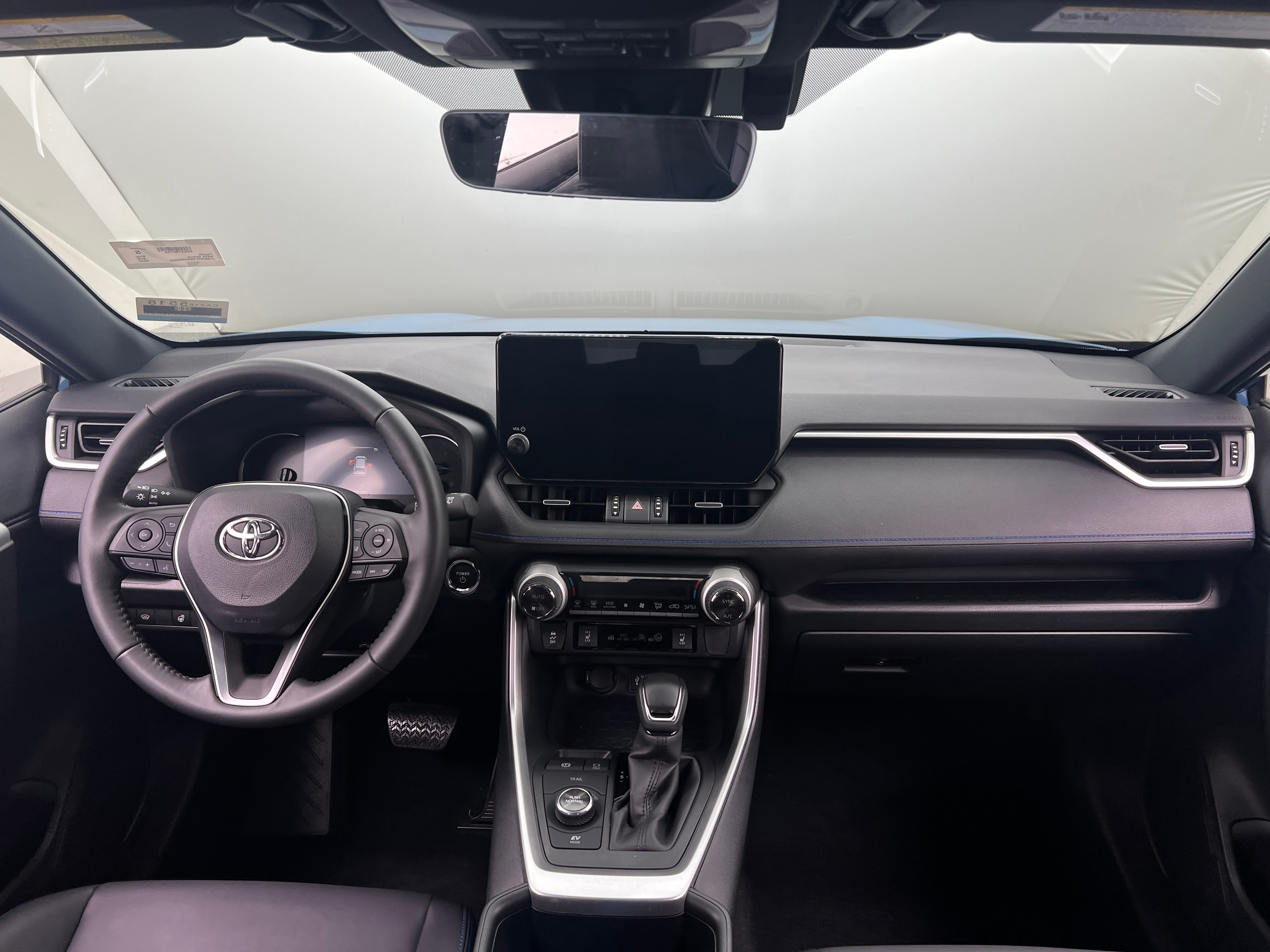 2024 Toyota RAV4 XSE 3
