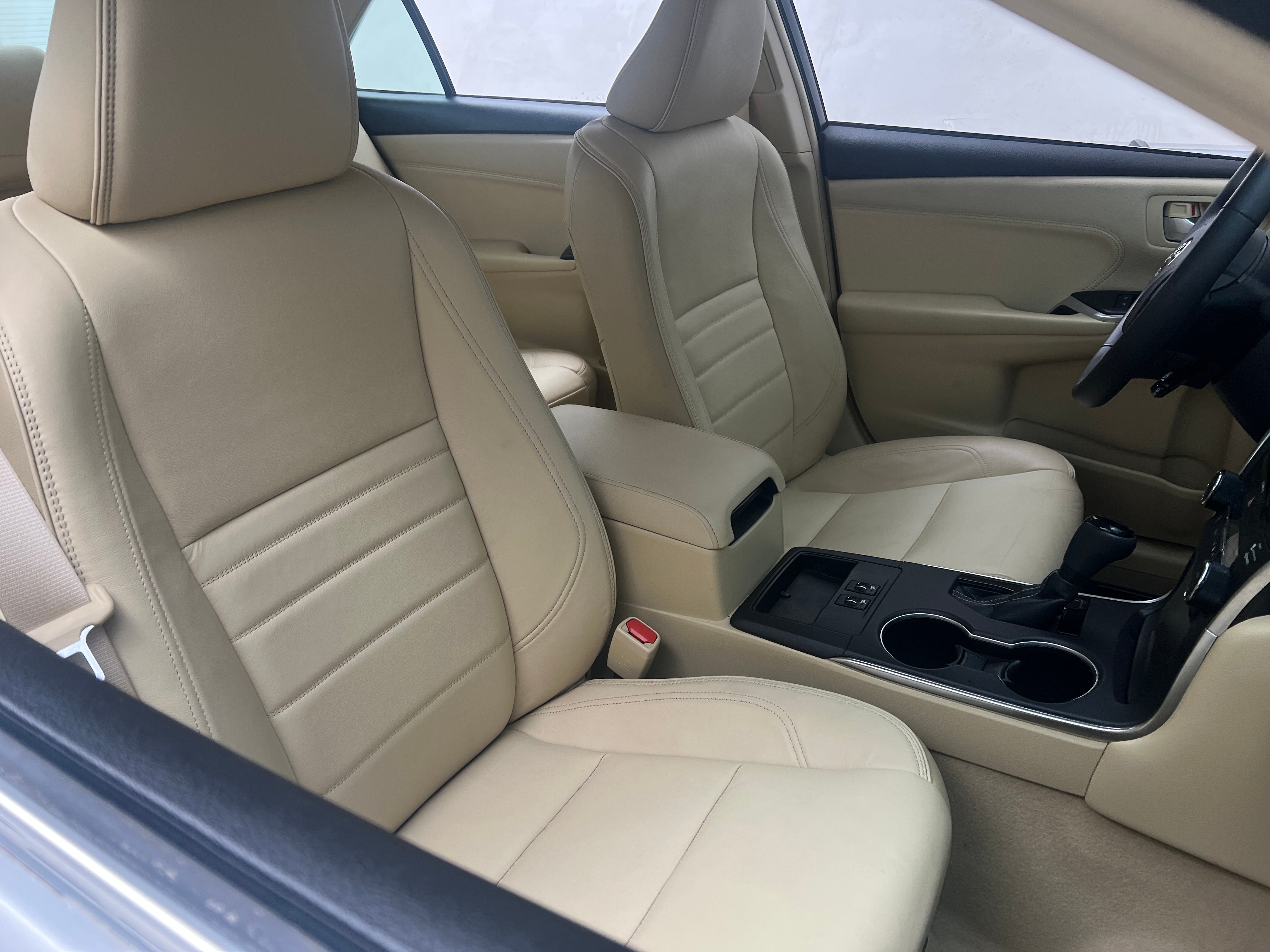 2016 Toyota Camry XLE 2