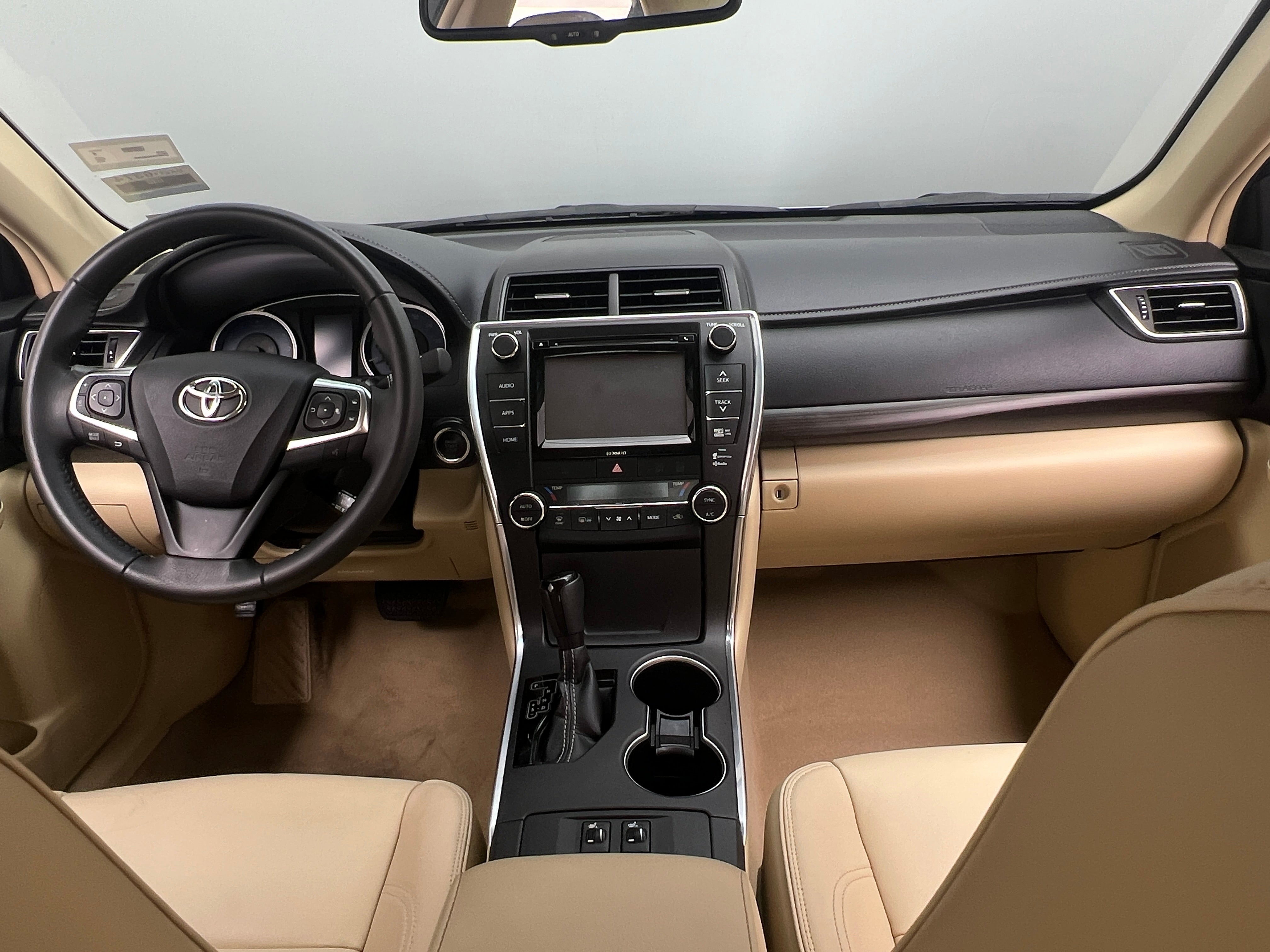 2016 Toyota Camry XLE 3