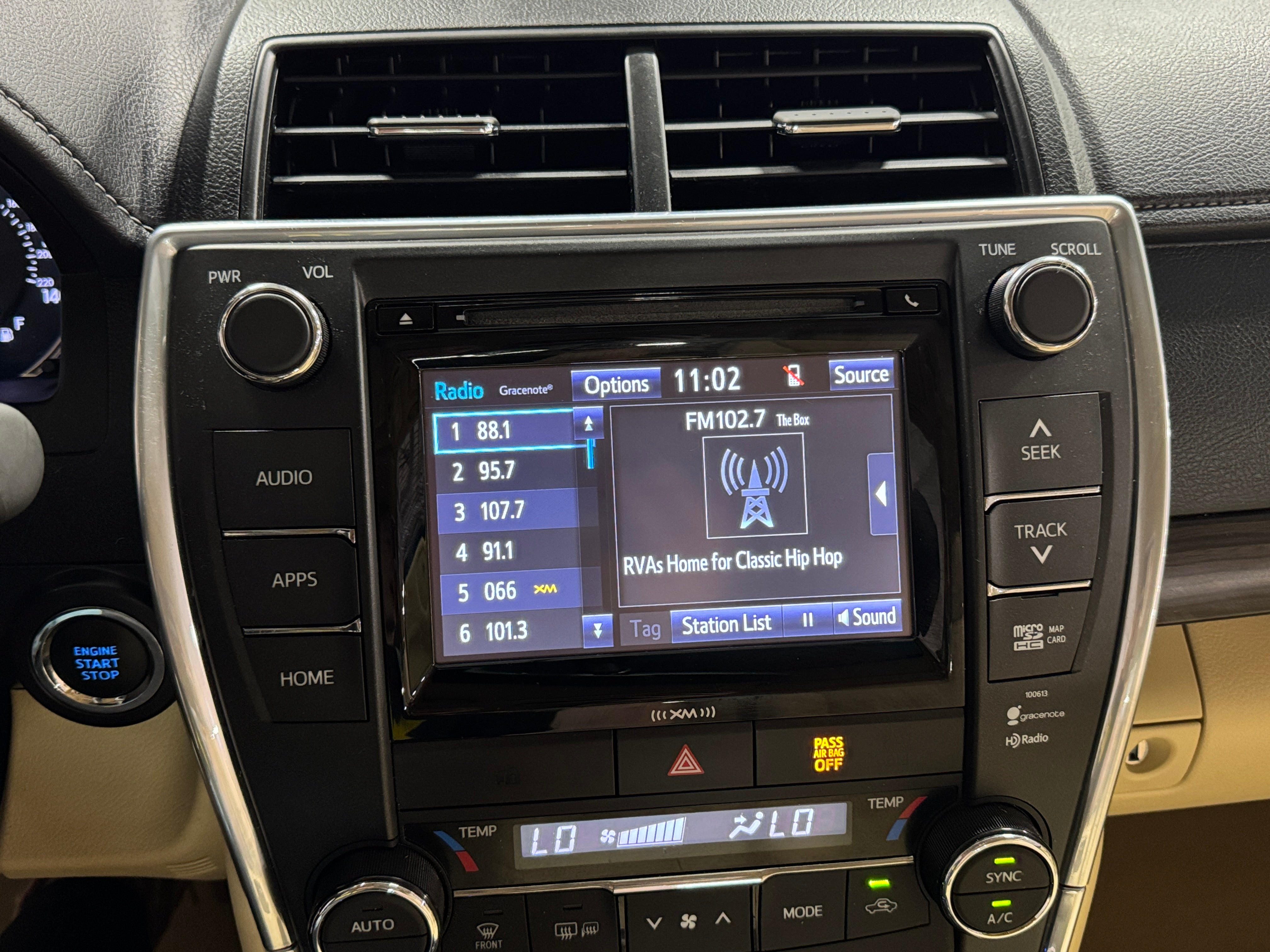 2016 Toyota Camry XLE 4