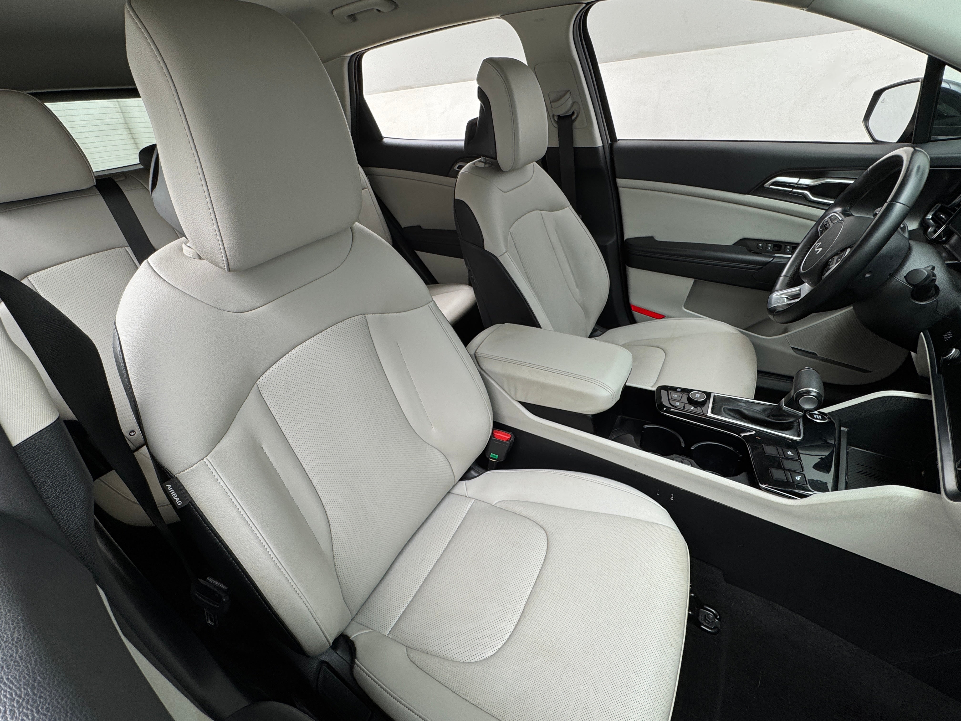 2024 Kia Sportage EX 2