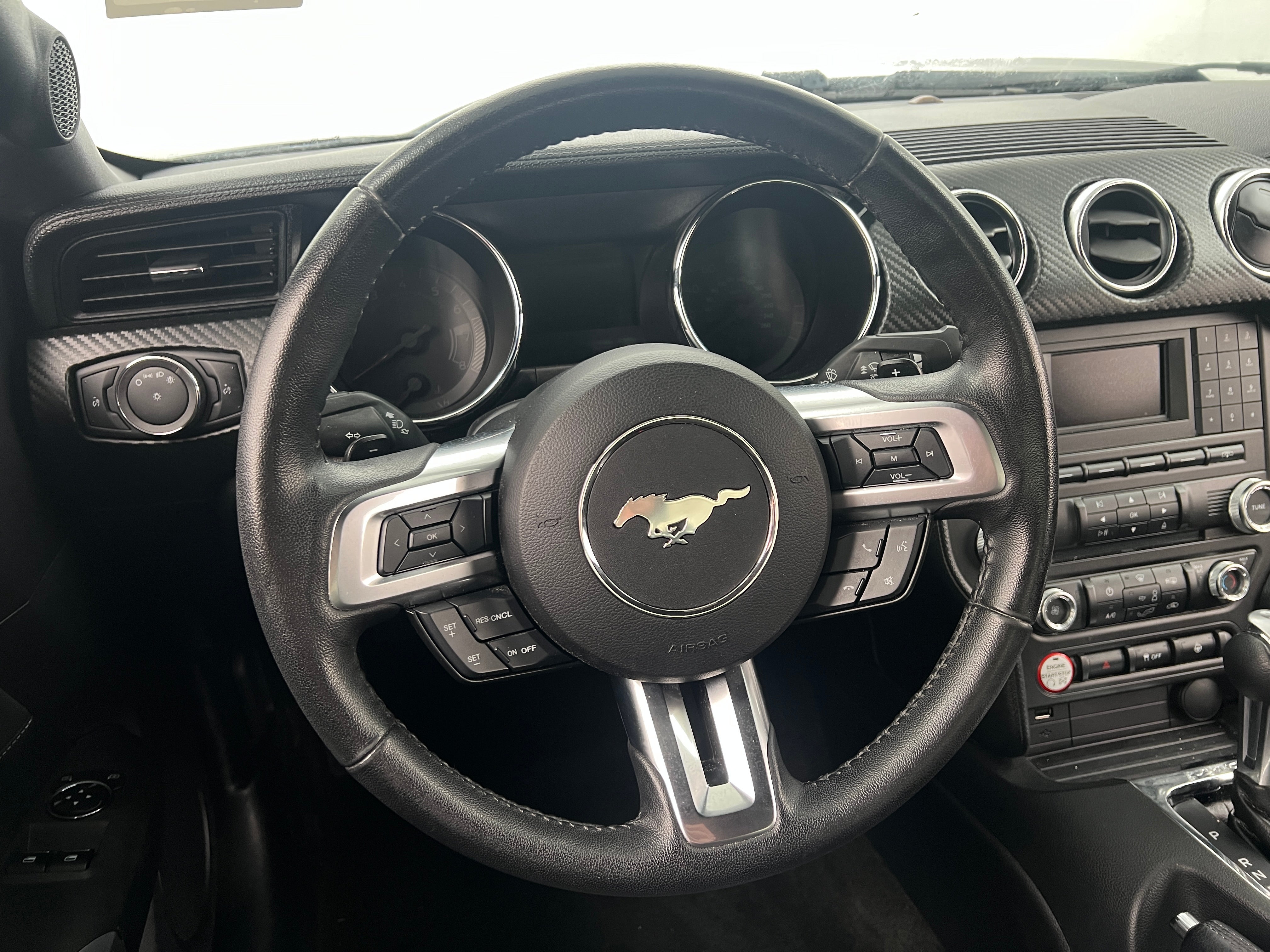 2017 Ford Mustang V6 4