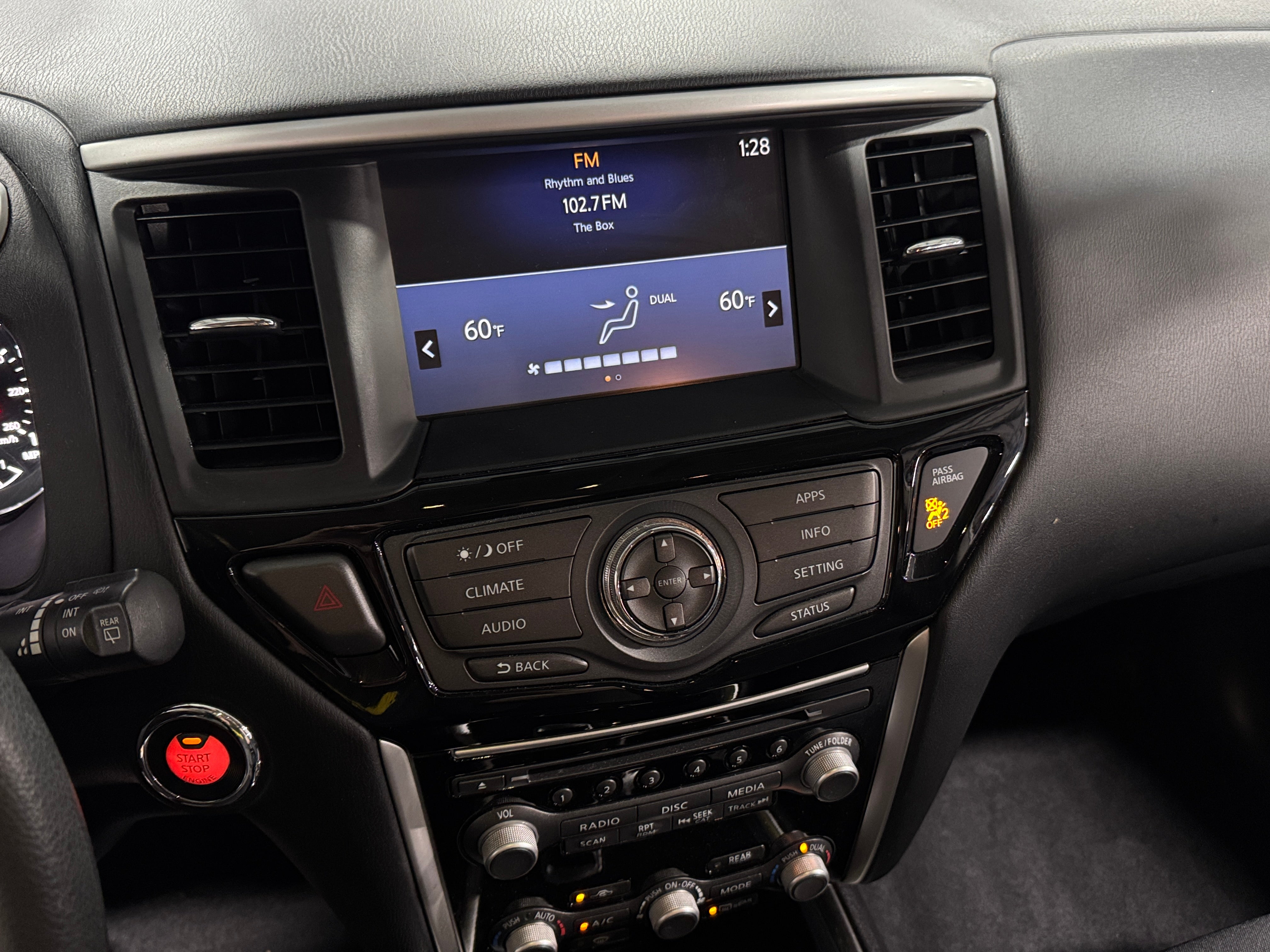 2017 Nissan Pathfinder S 4