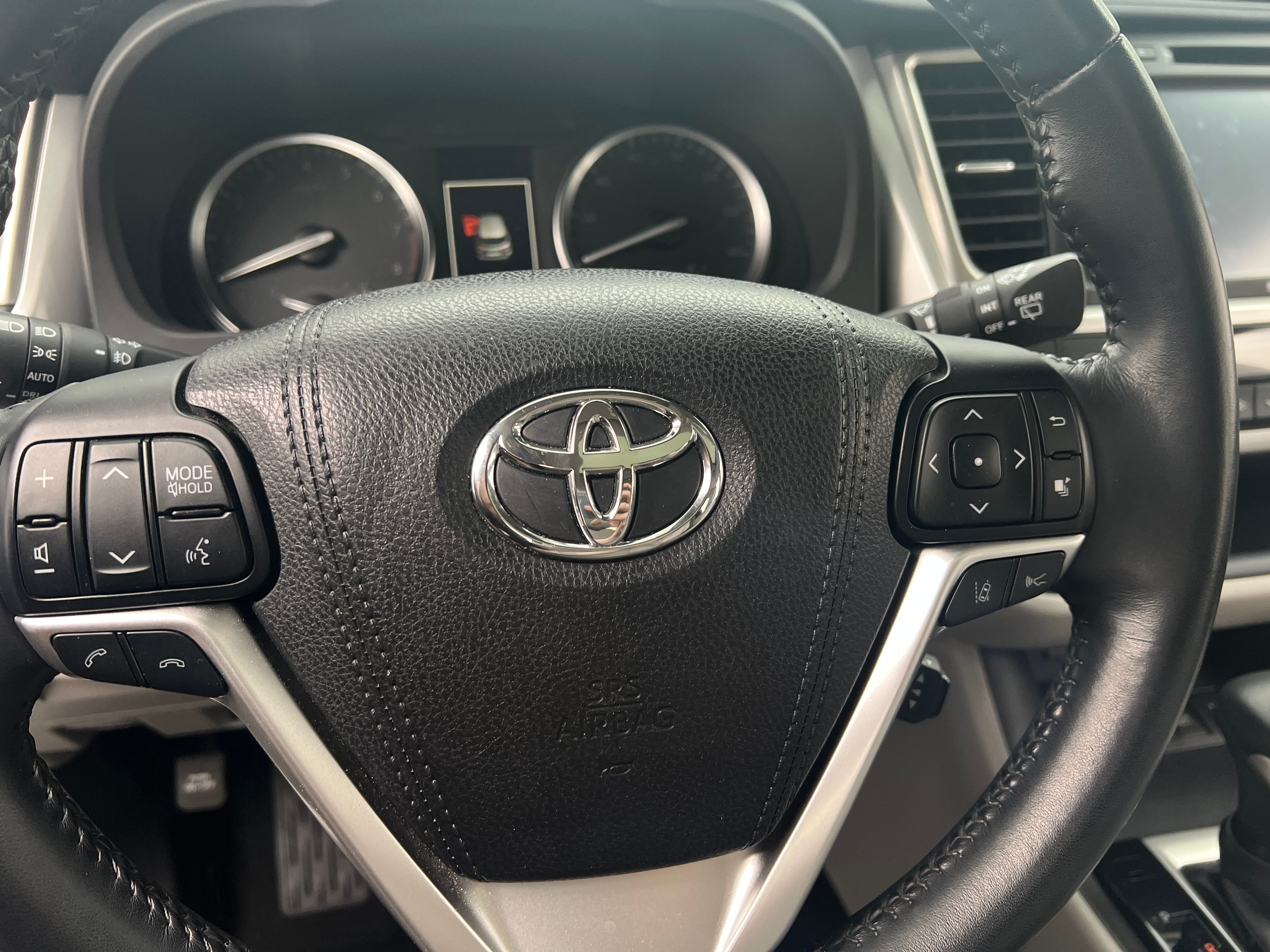 Thumbnail: 2017 Toyota Highlander - 4