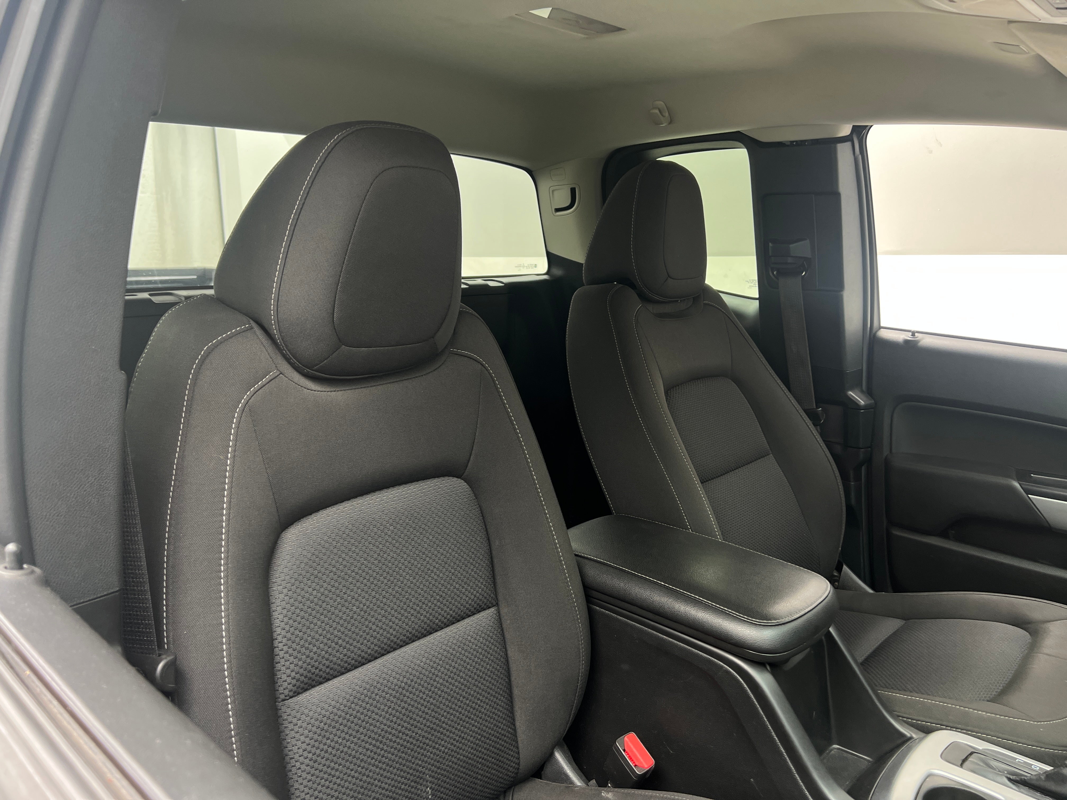 2022 Chevrolet Colorado LT 2