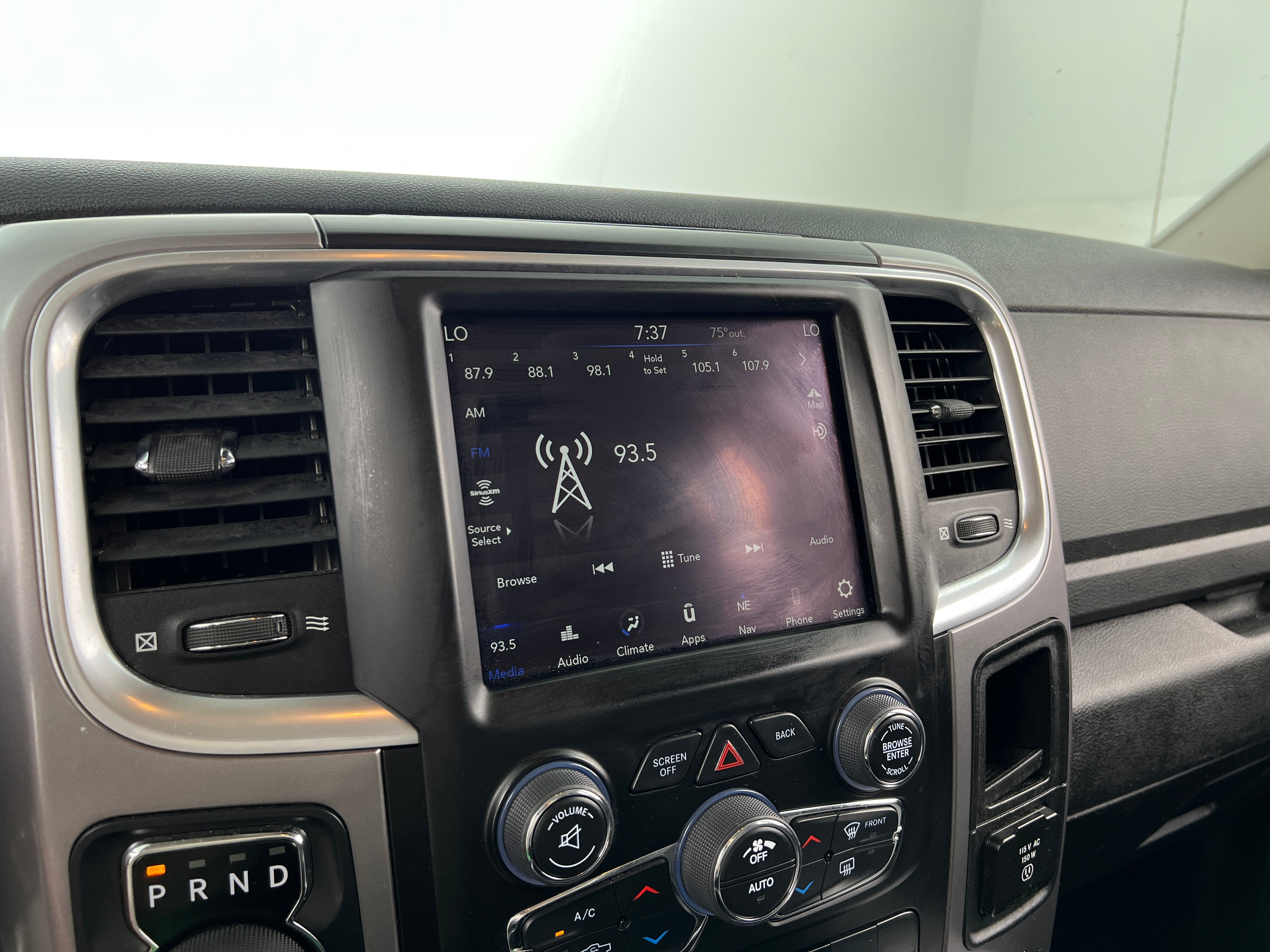 2023 RAM 1500 Classic SLT 4