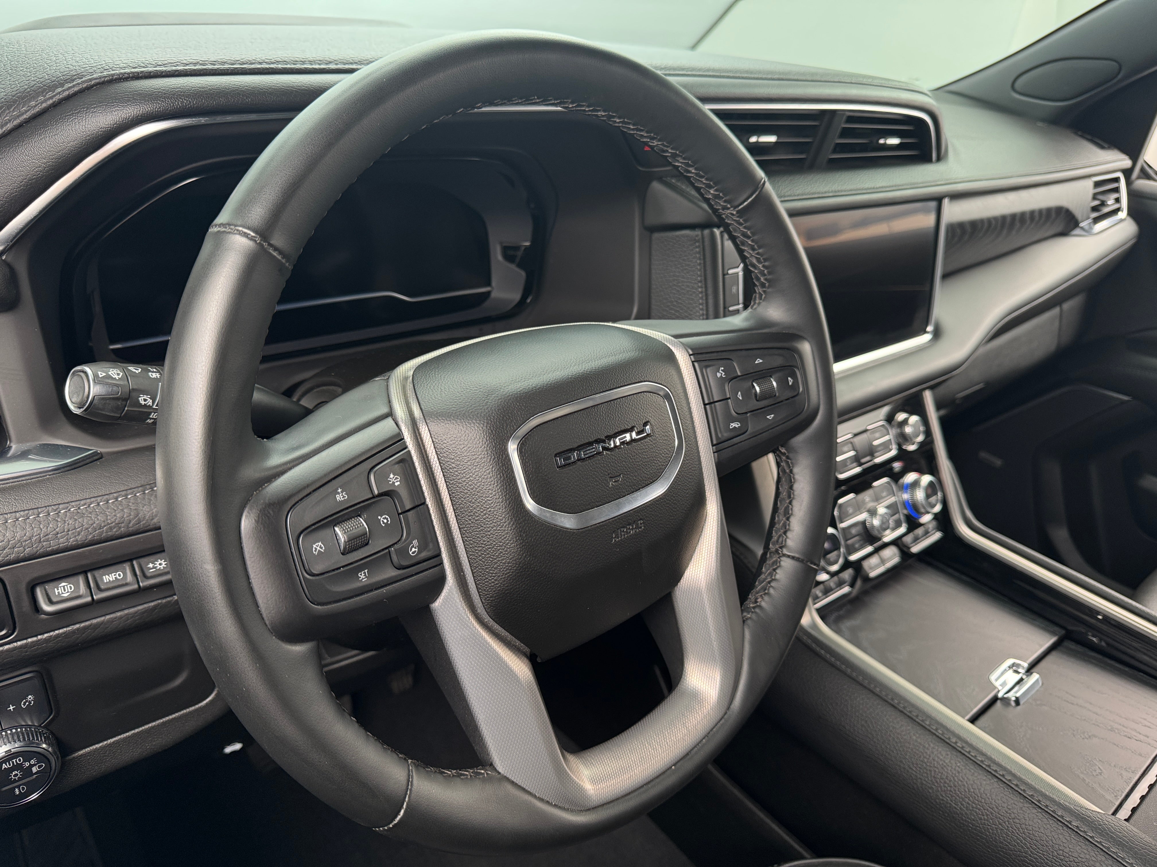 2023 GMC Yukon Denali 4
