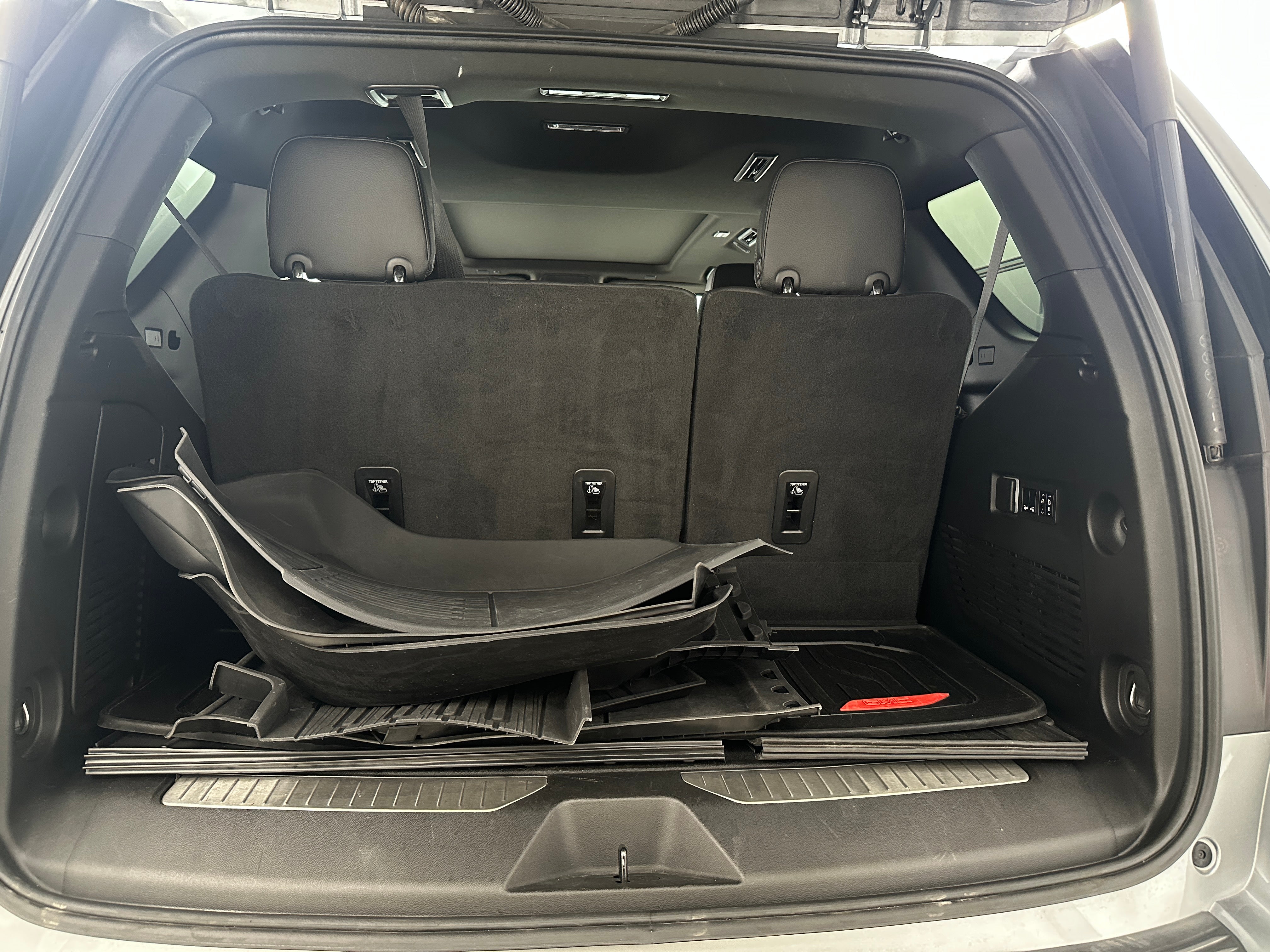 2023 GMC Yukon Denali 6