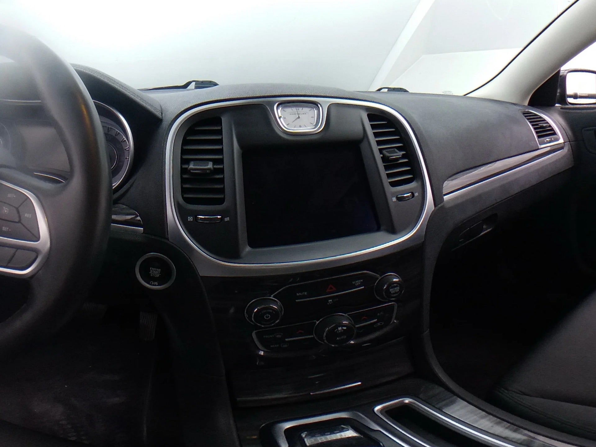 2021 Chrysler 300 Touring 3