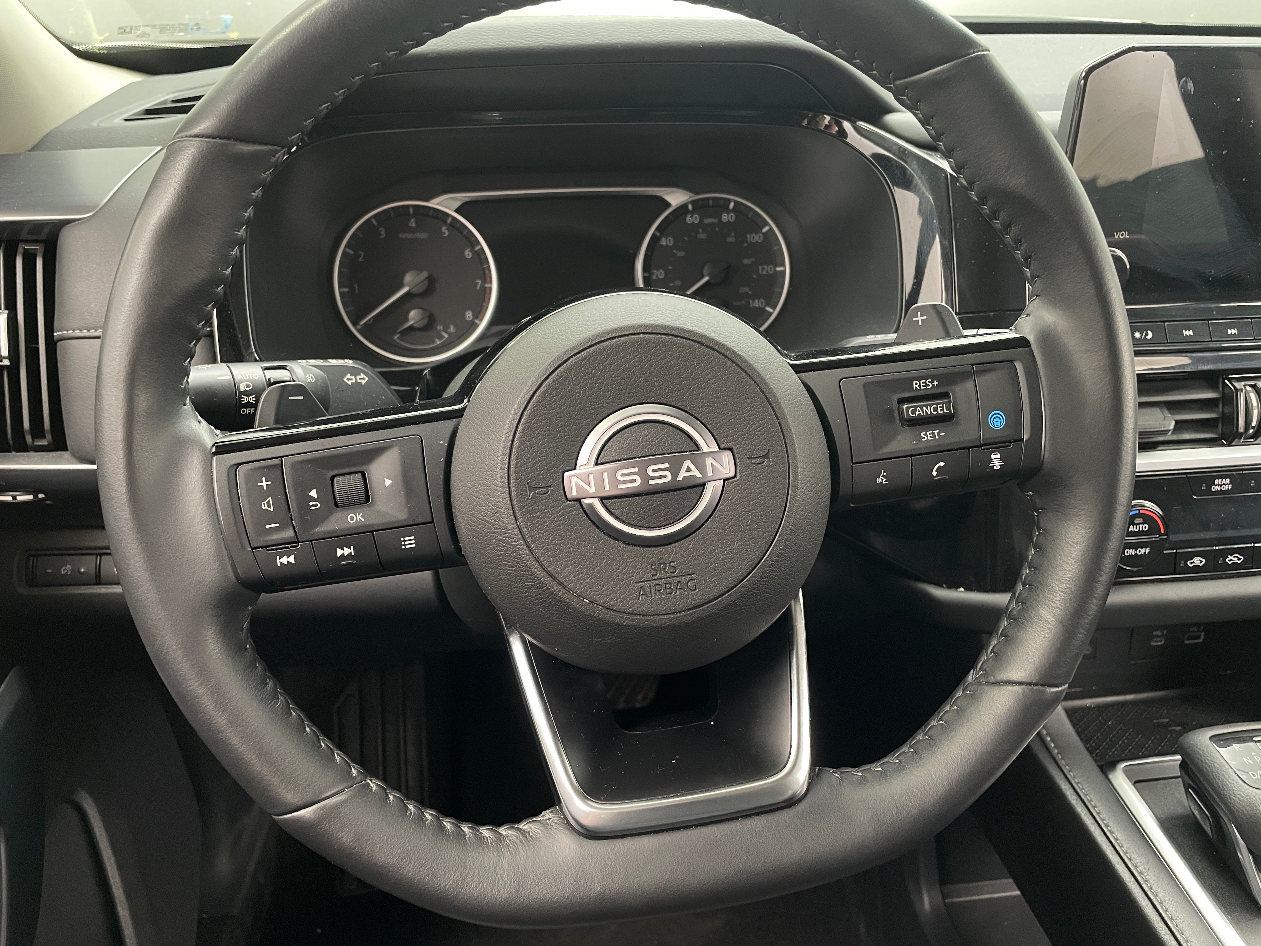 2023 Nissan Pathfinder SL 4