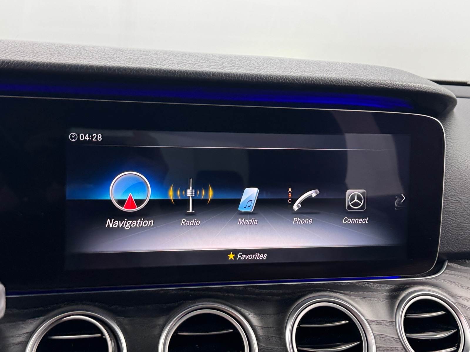Thumbnail: 2020 Mercedes-Benz E-Class - 3