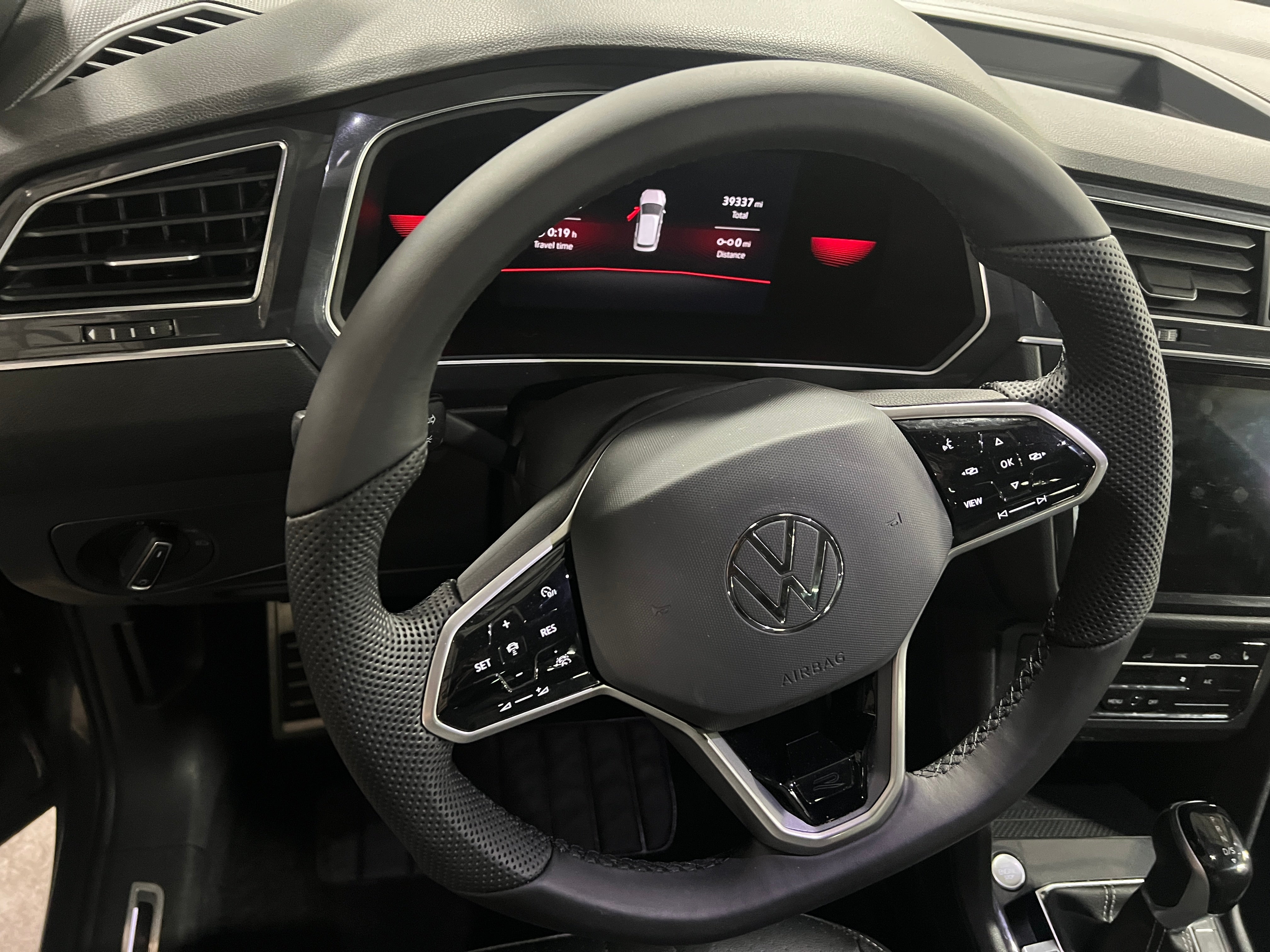 2022 Volkswagen Tiguan SE R-Line Black 4
