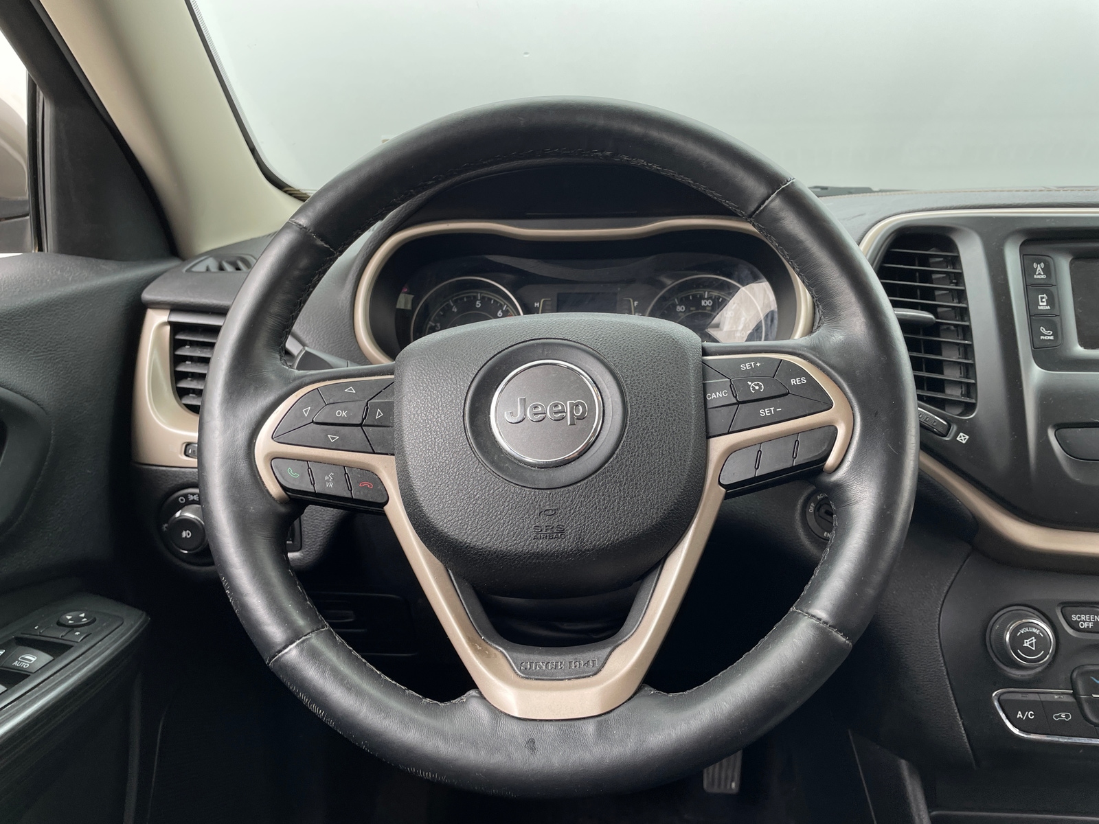 Thumbnail: 2017 Jeep Cherokee - 5