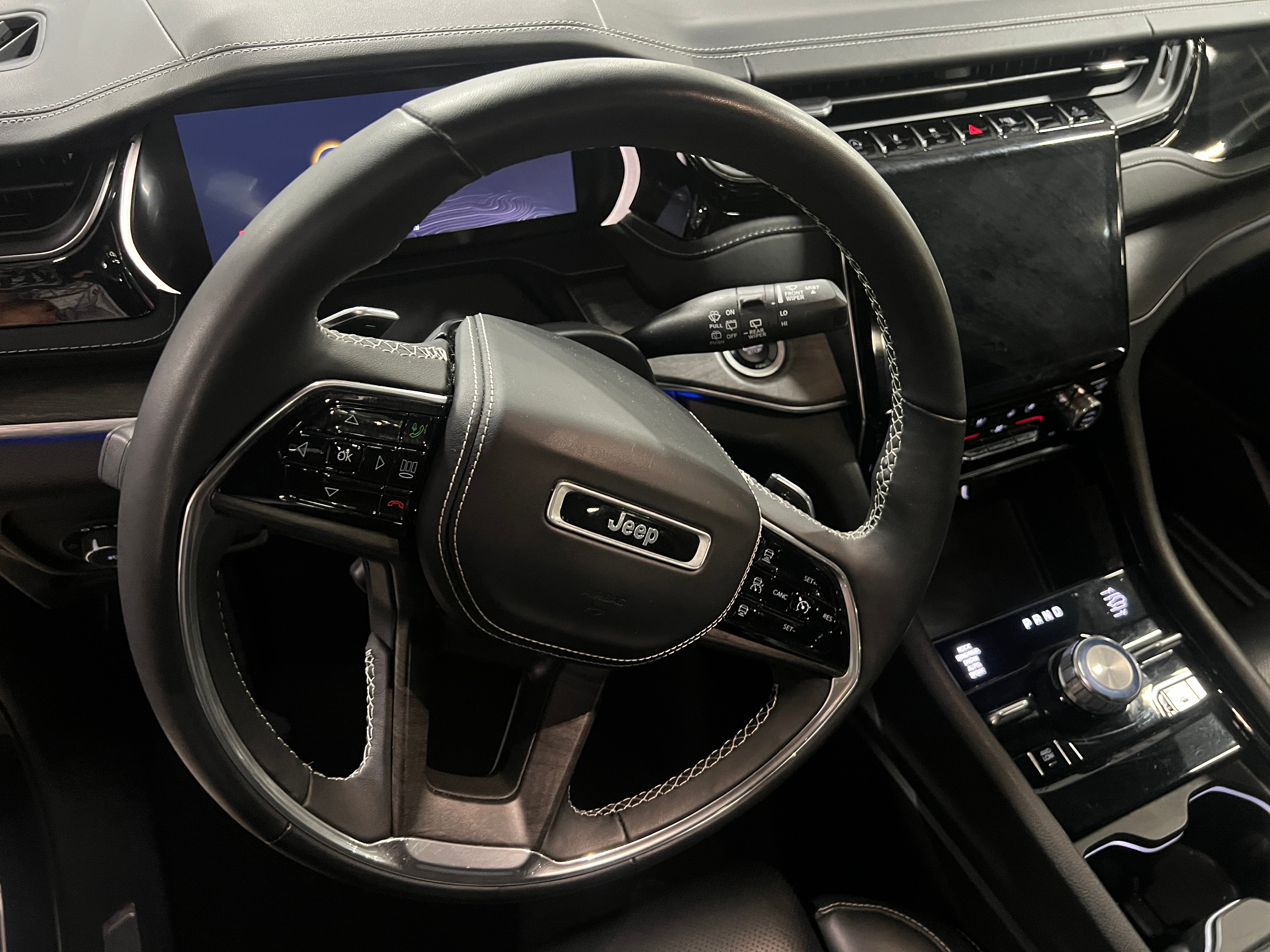2022 Jeep Grand Cherokee Overland 4