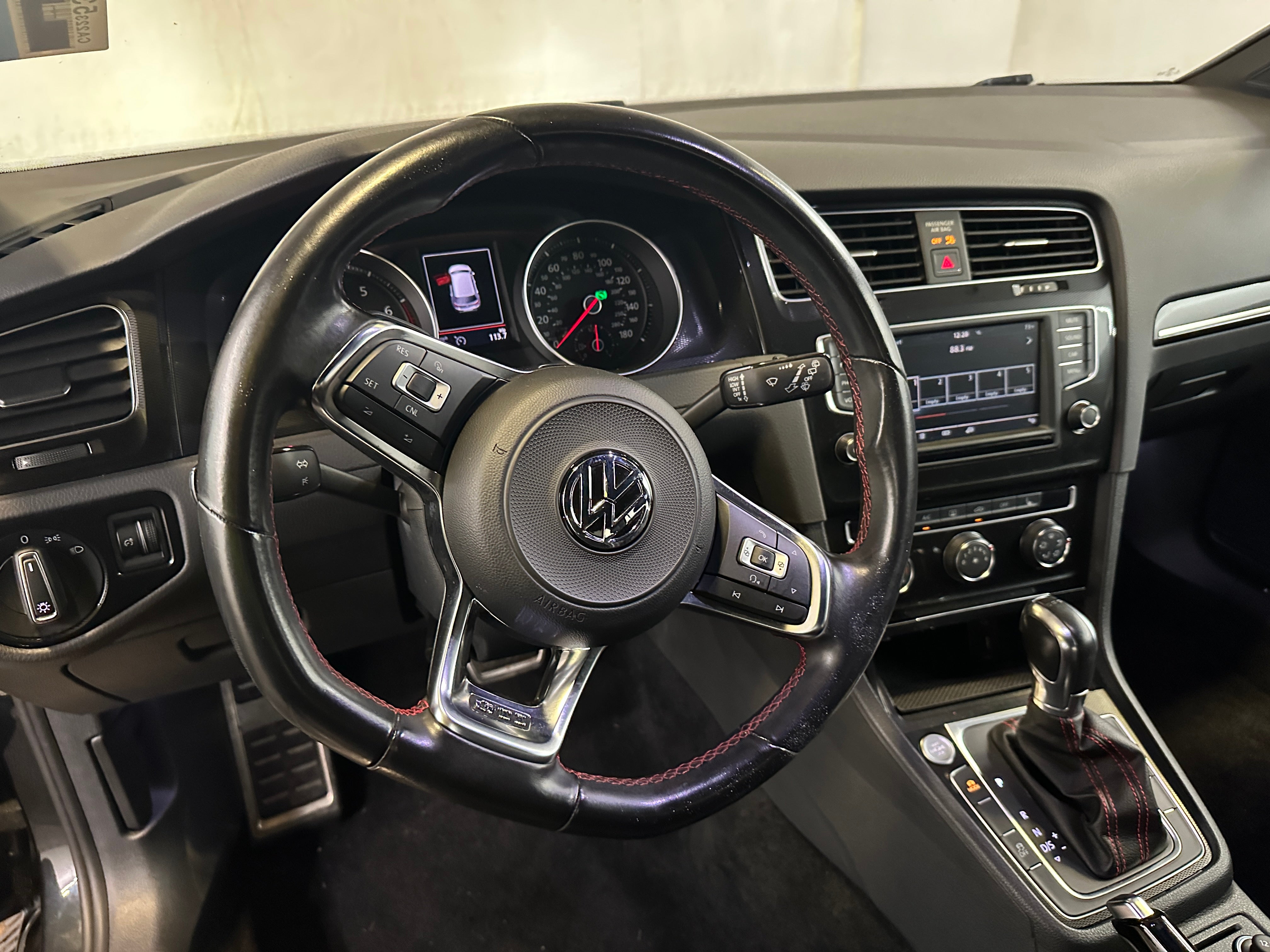 Thumbnail: 2017 Volkswagen Golf - 5