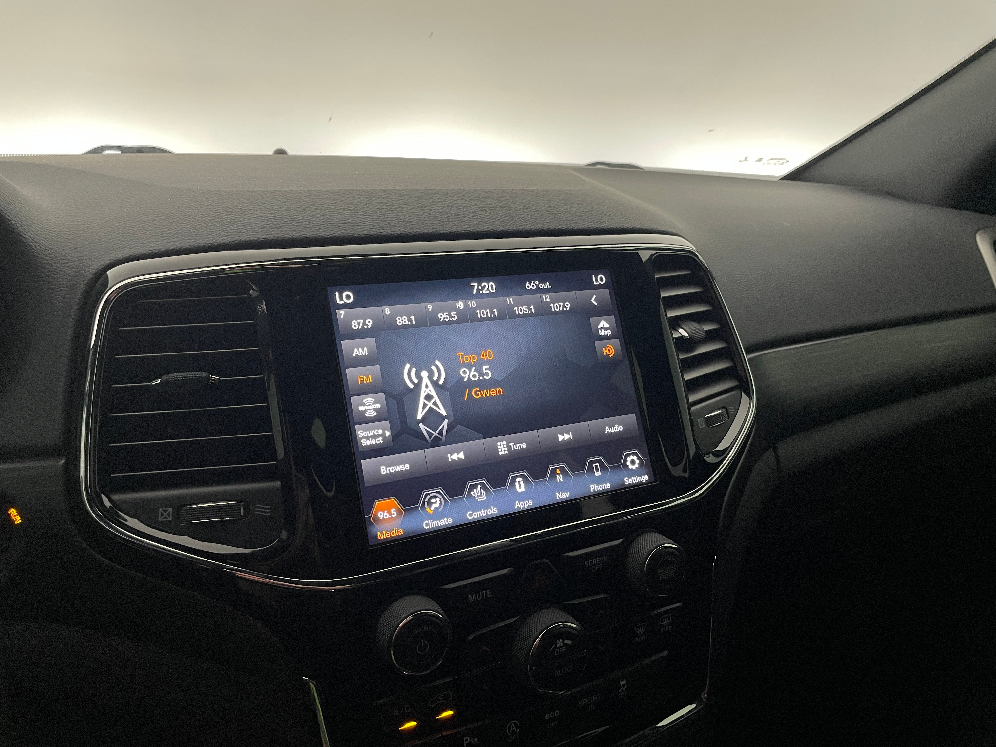 2020 Jeep Grand Cherokee Altitude 4
