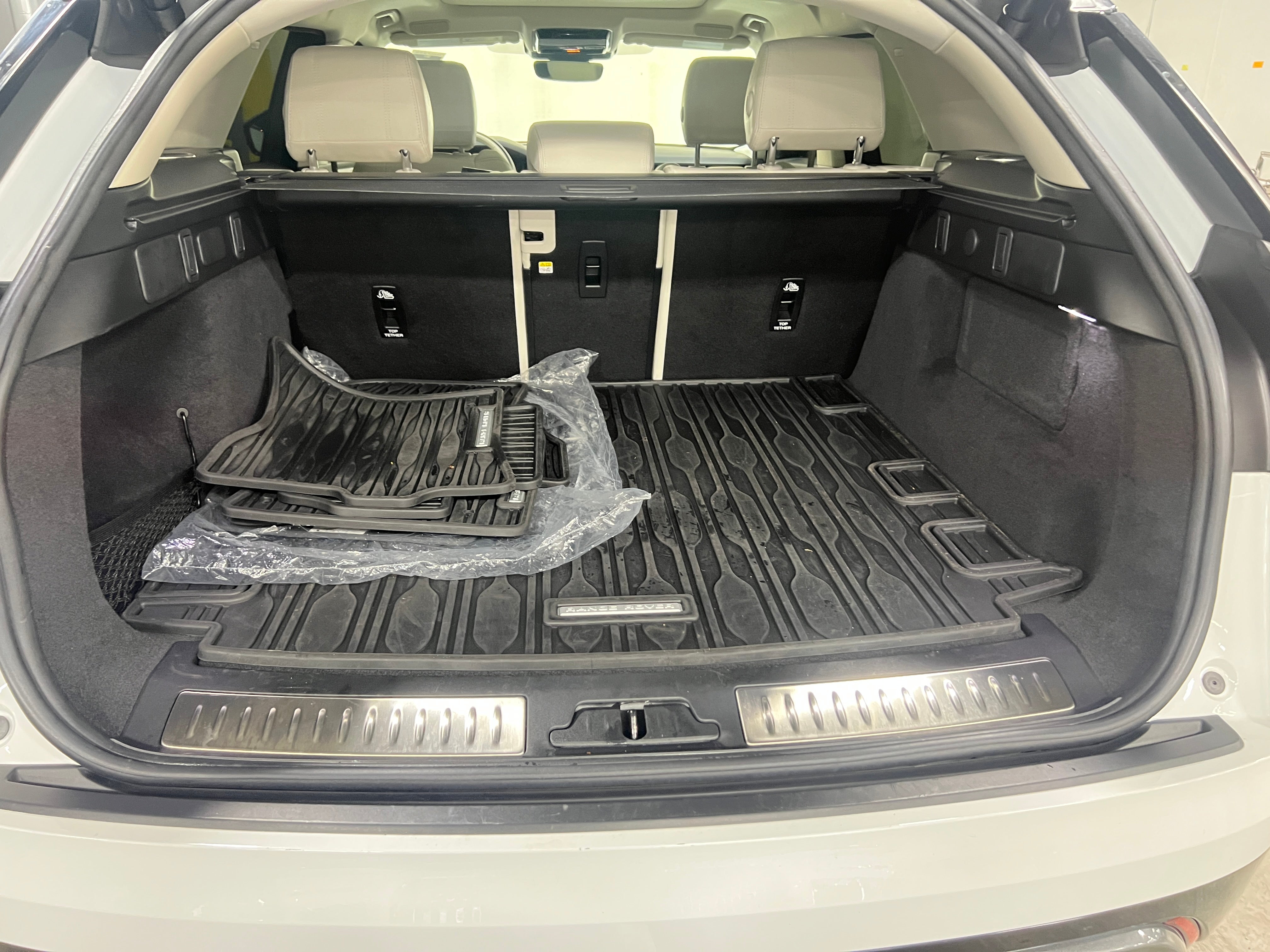 2022 Land Rover Range Rover Velar R-Dynamic S 6
