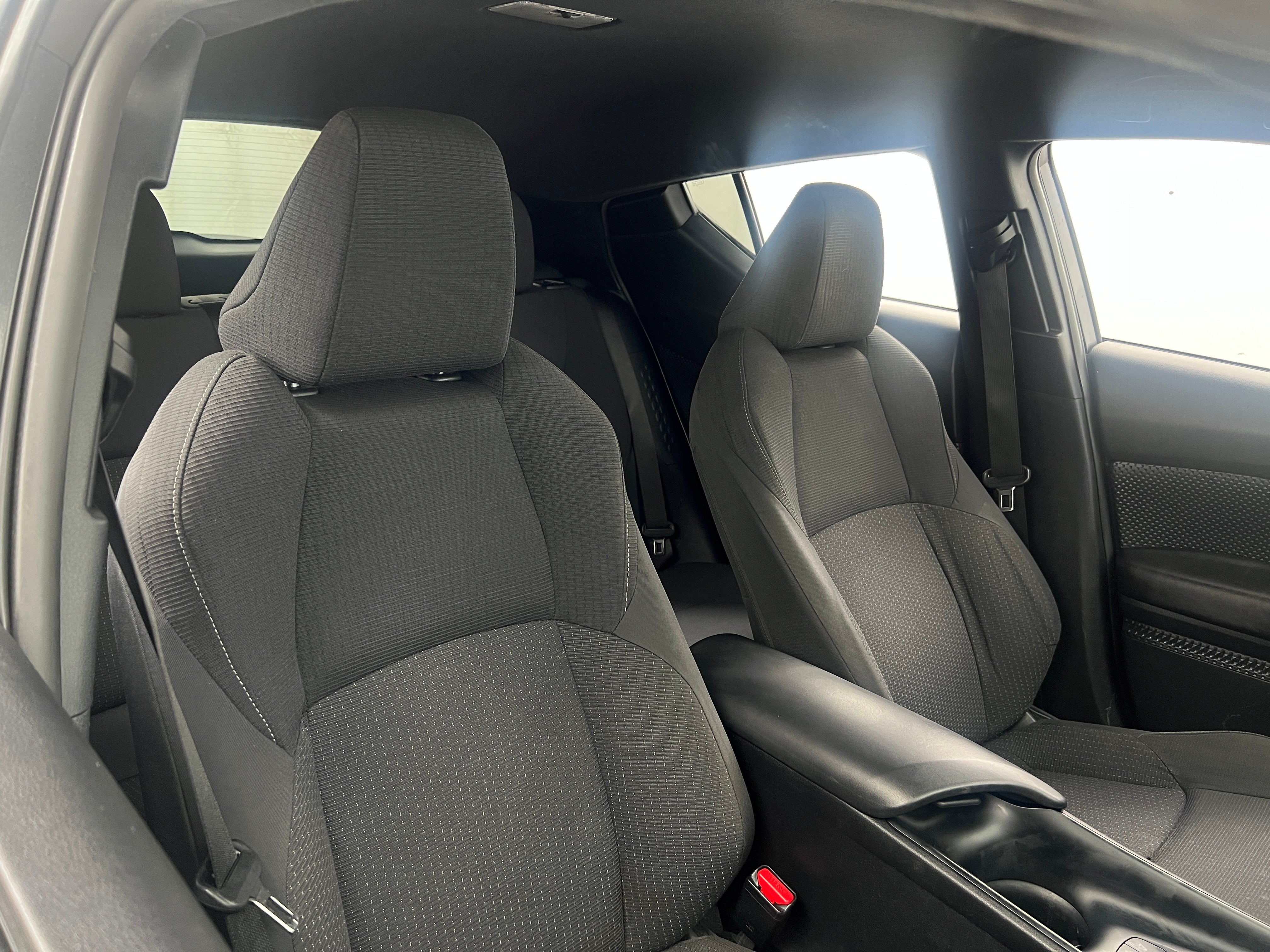 2018 Toyota C-HR XLE 2