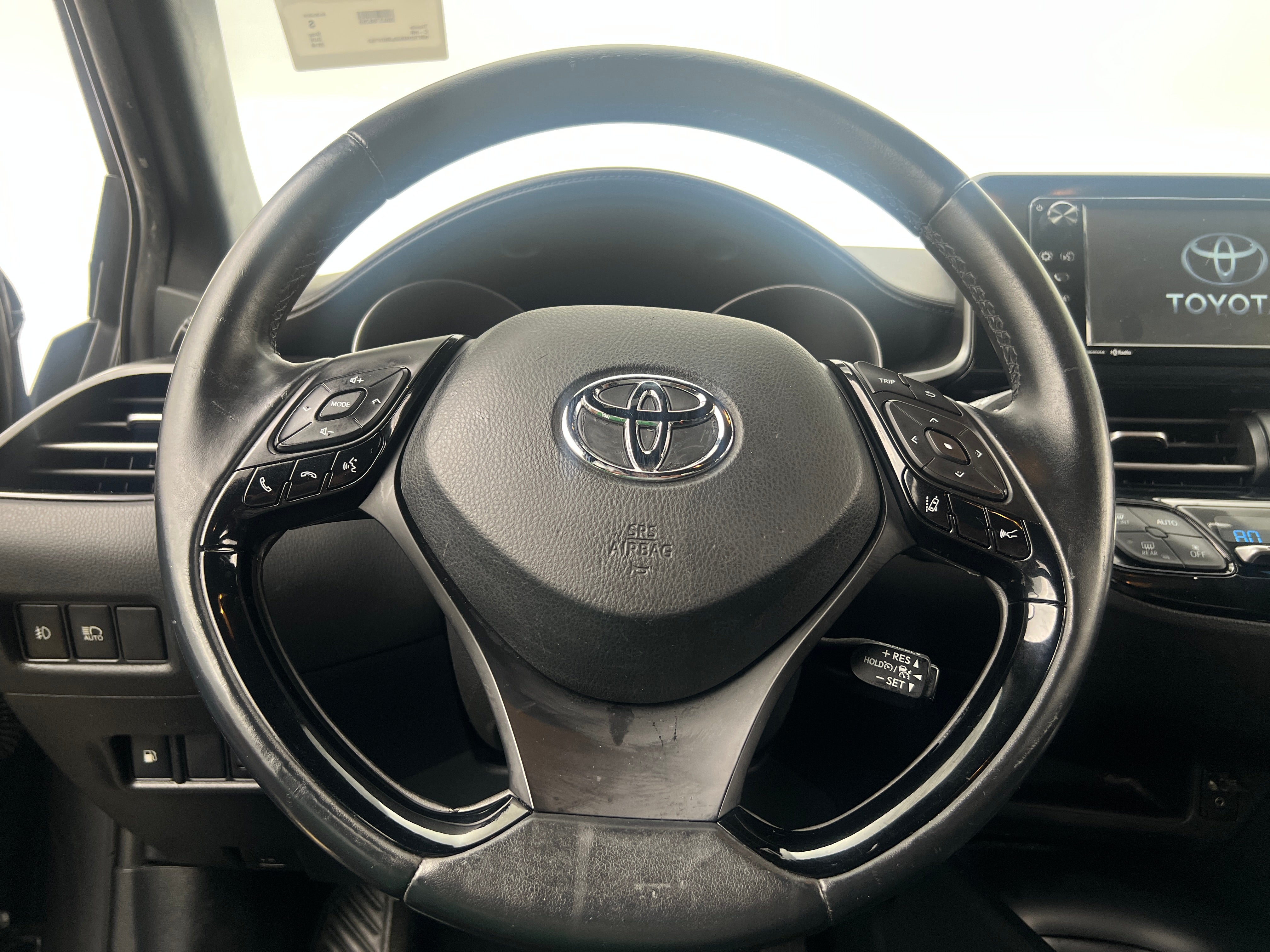 2018 Toyota C-HR XLE 5