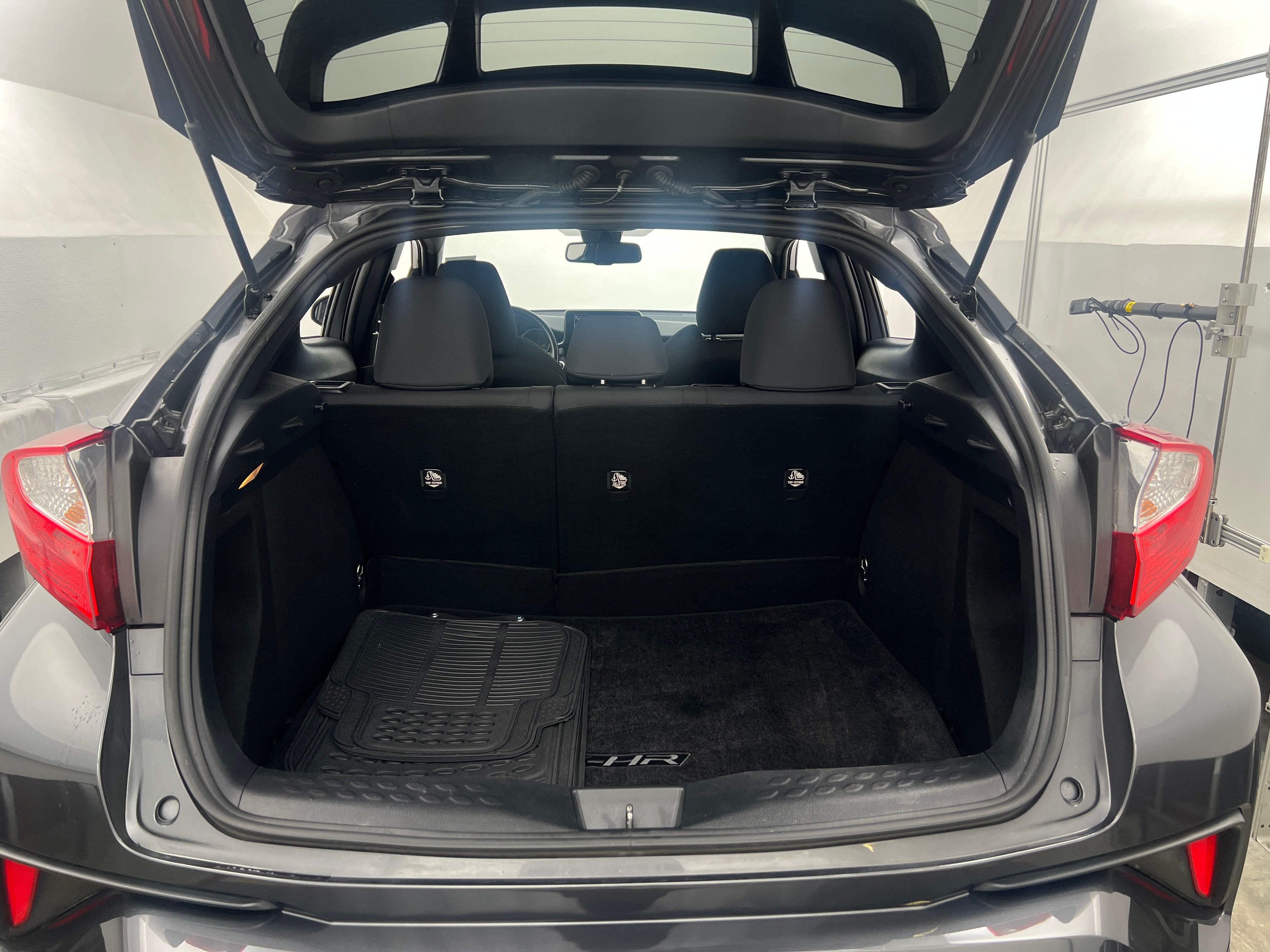 2018 Toyota C-HR XLE 7