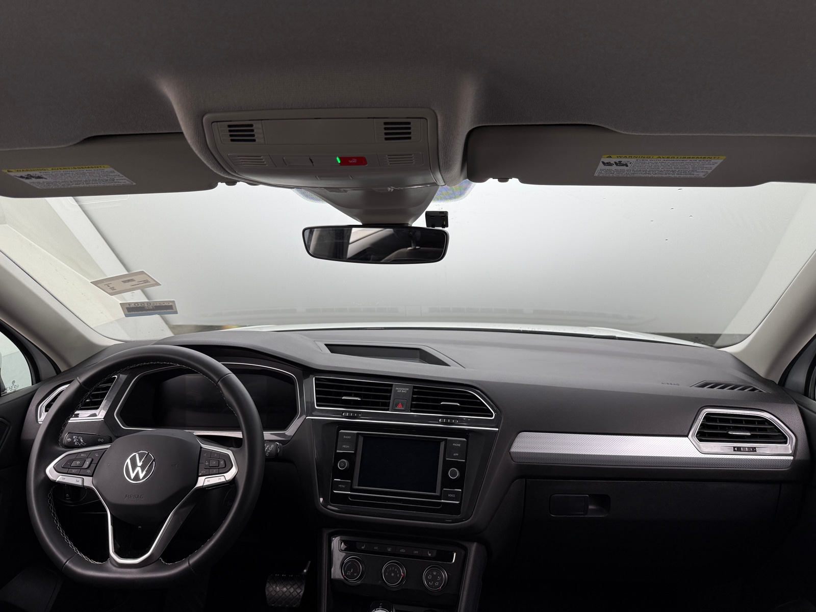 Thumbnail: 2023 Volkswagen Tiguan - 3