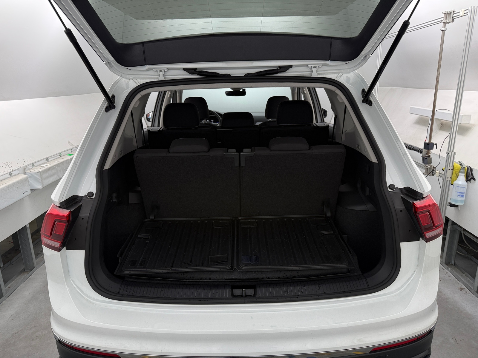 Thumbnail: 2023 Volkswagen Tiguan - 7