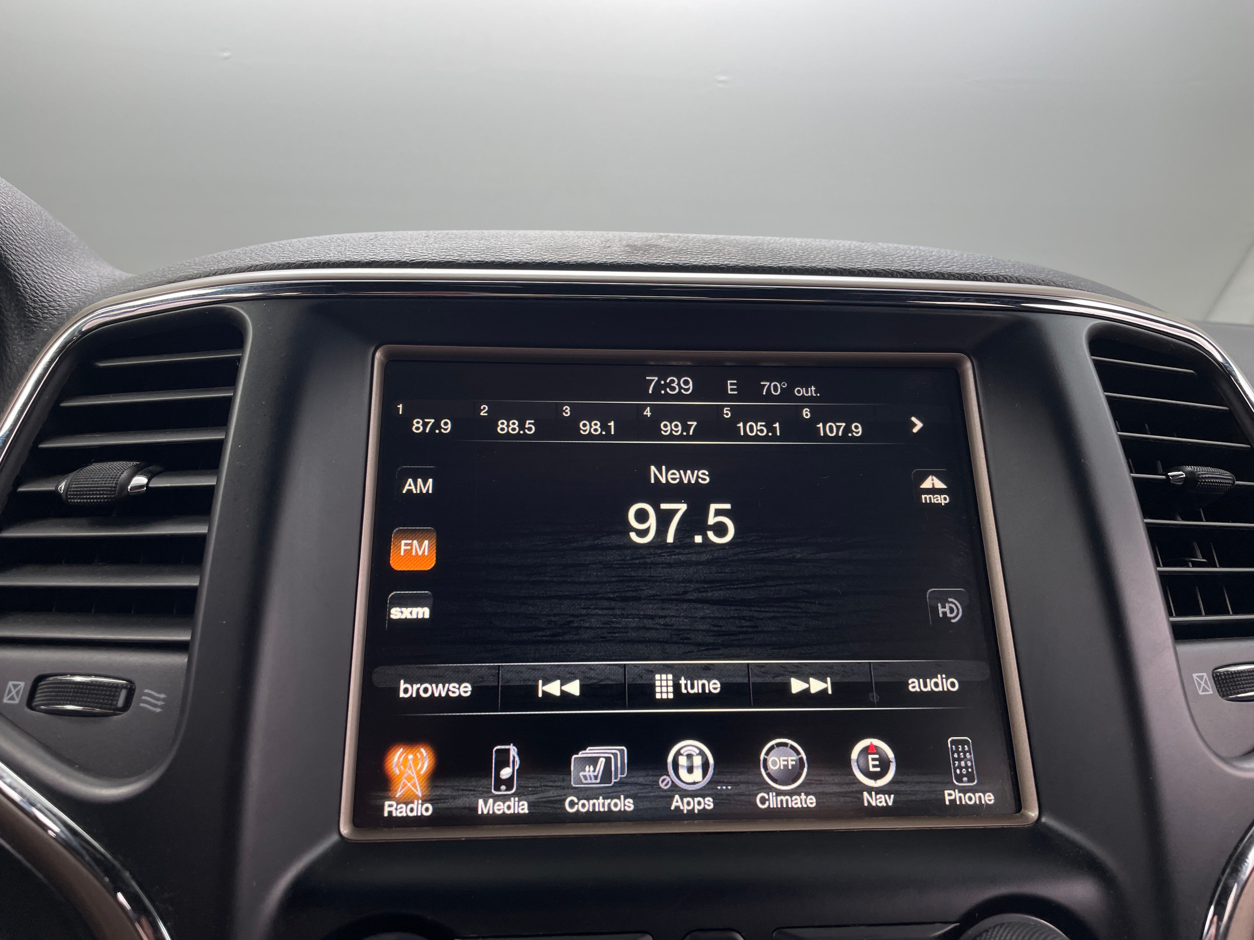 2014 Jeep Grand Cherokee Limited Edition 3