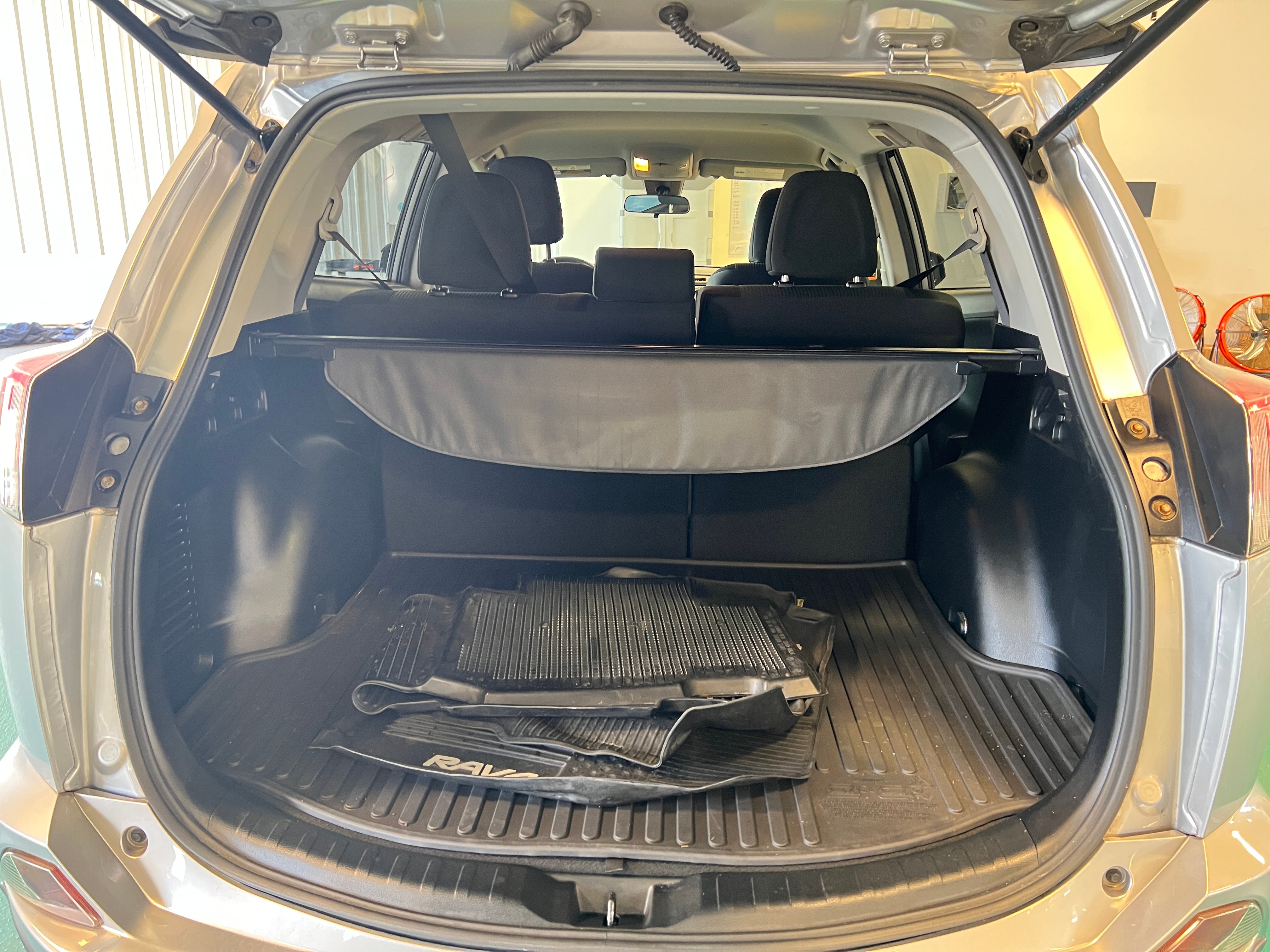 2018 Toyota RAV4 LE 7