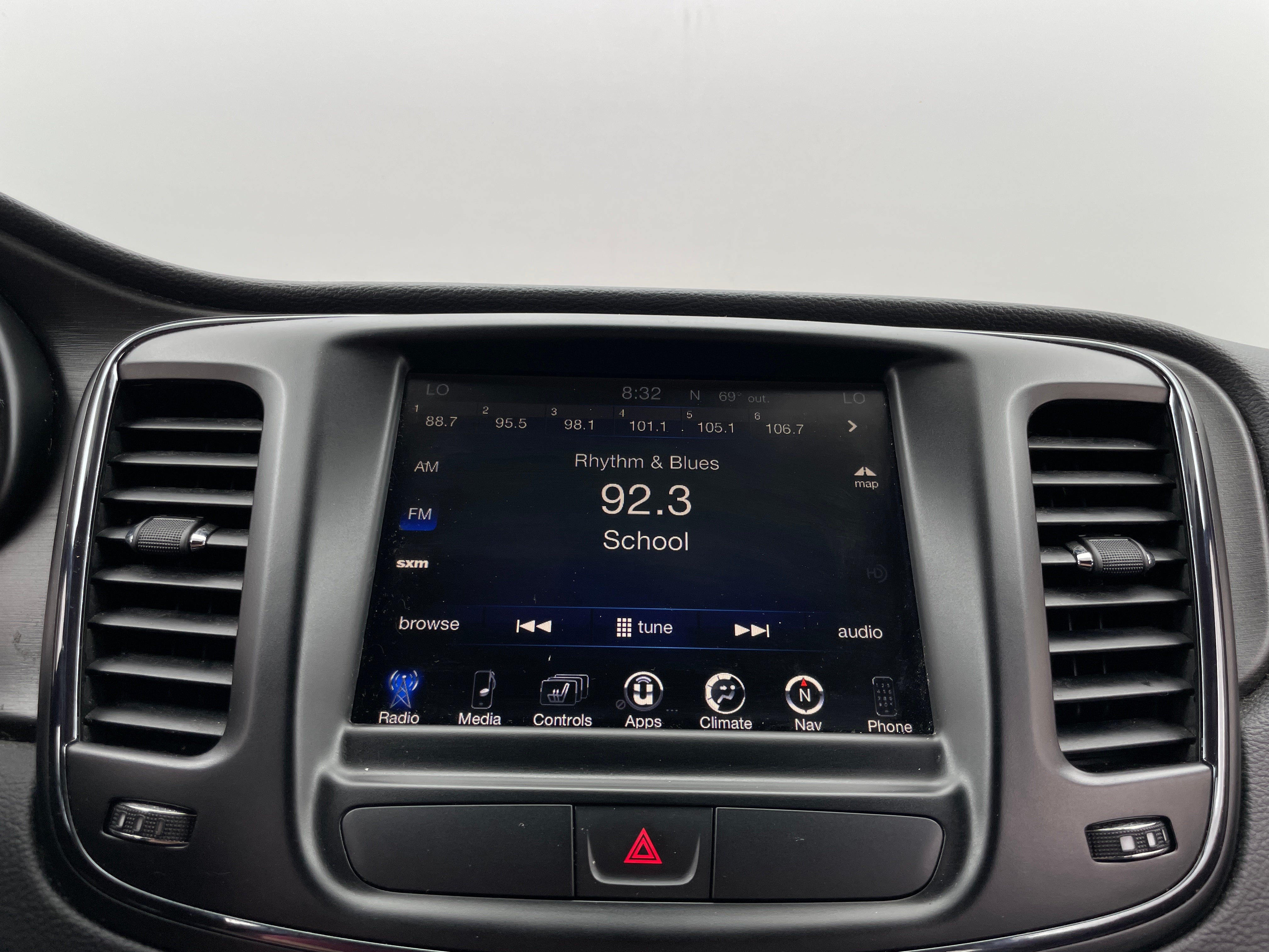 2016 Chrysler 200 S 3