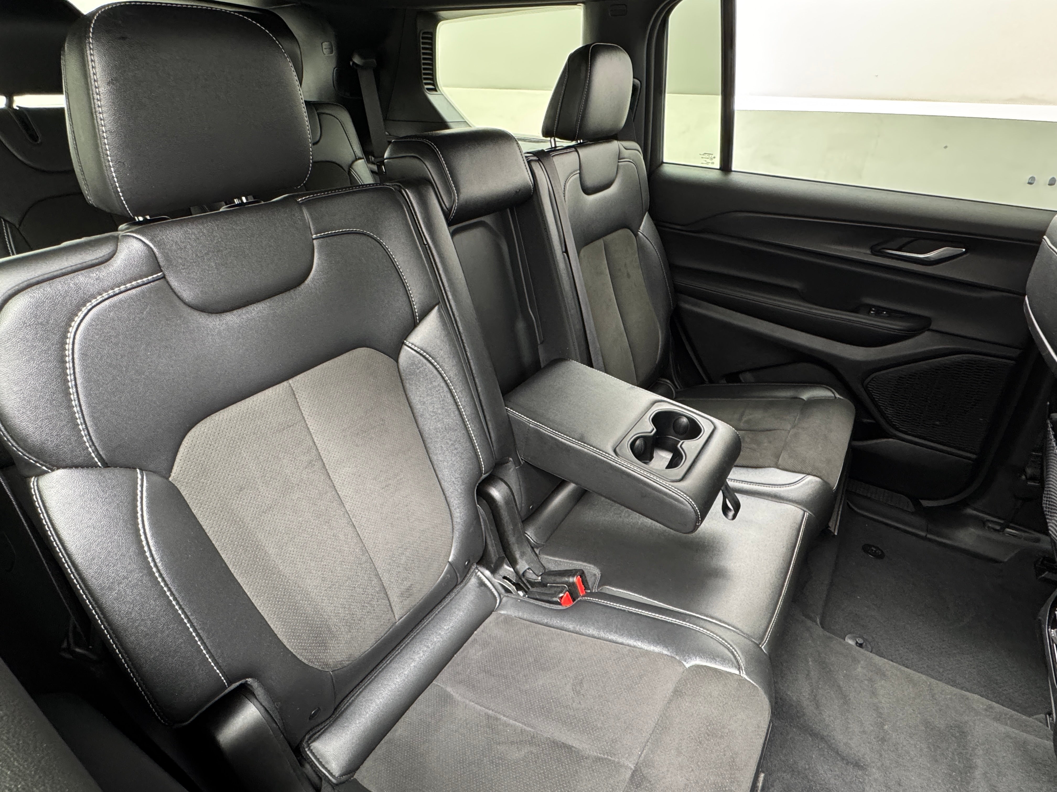 2024 Jeep Grand Cherokee L Altitude 5